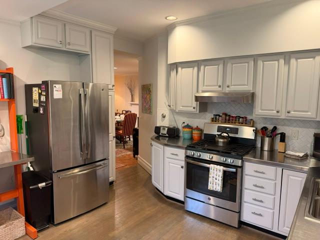 Spacious one bedroom first floor furnished unit off Park Avenue. - Photo 4