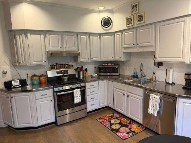 Spacious one bedroom first floor furnished unit off Park Avenue. - Photo 3
