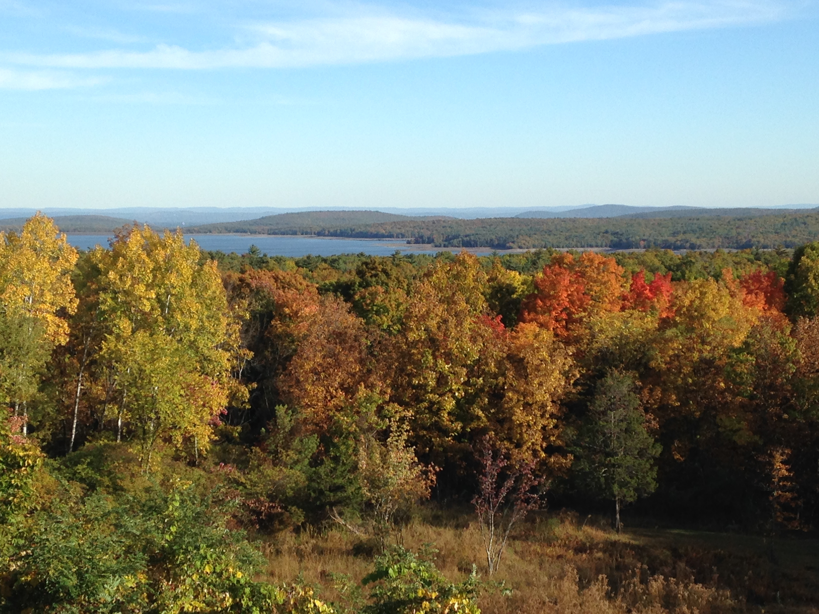 House with mountain and reservoir views. - Photo 1