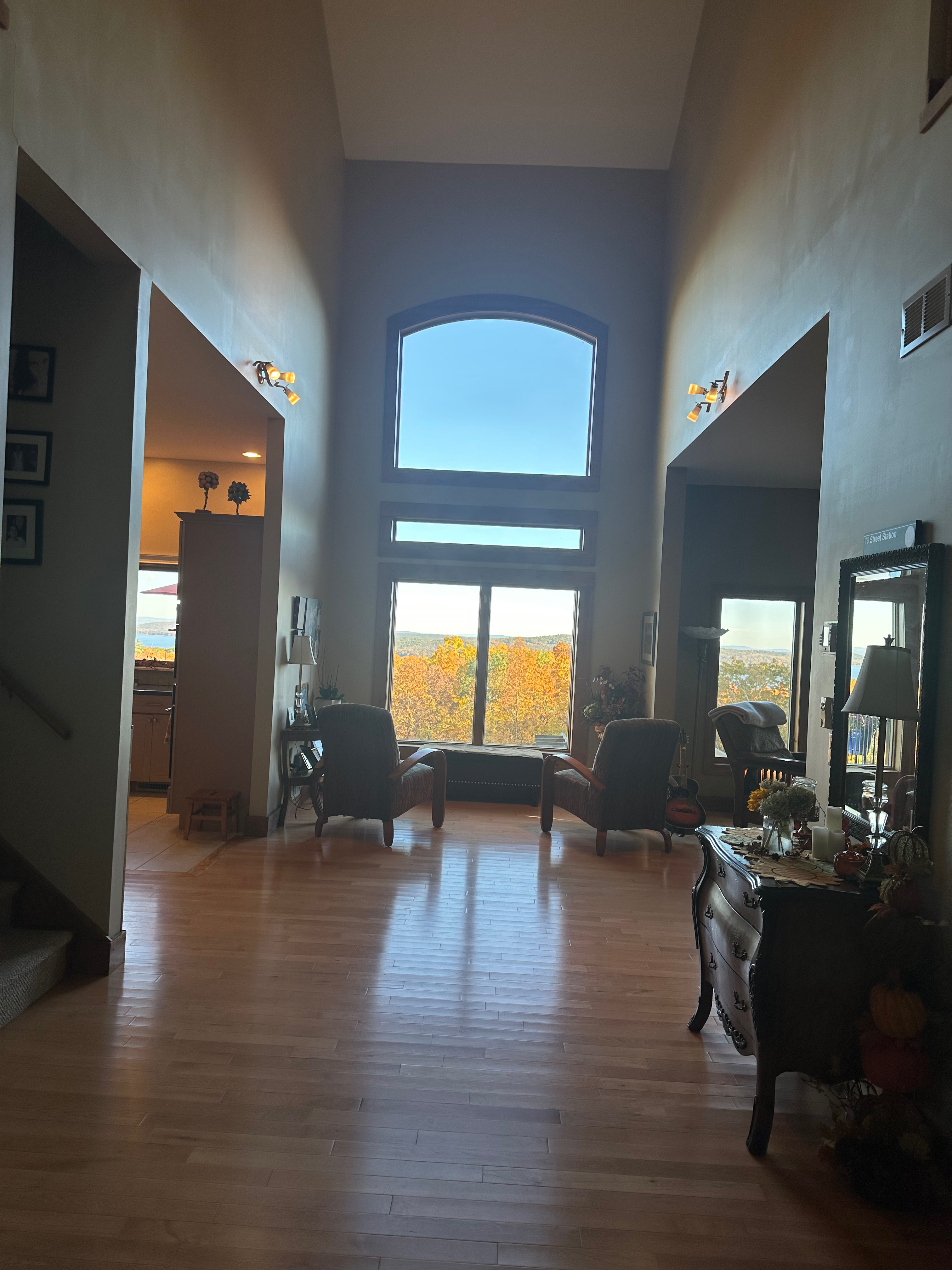 House with mountain and reservoir views. - Photo 8