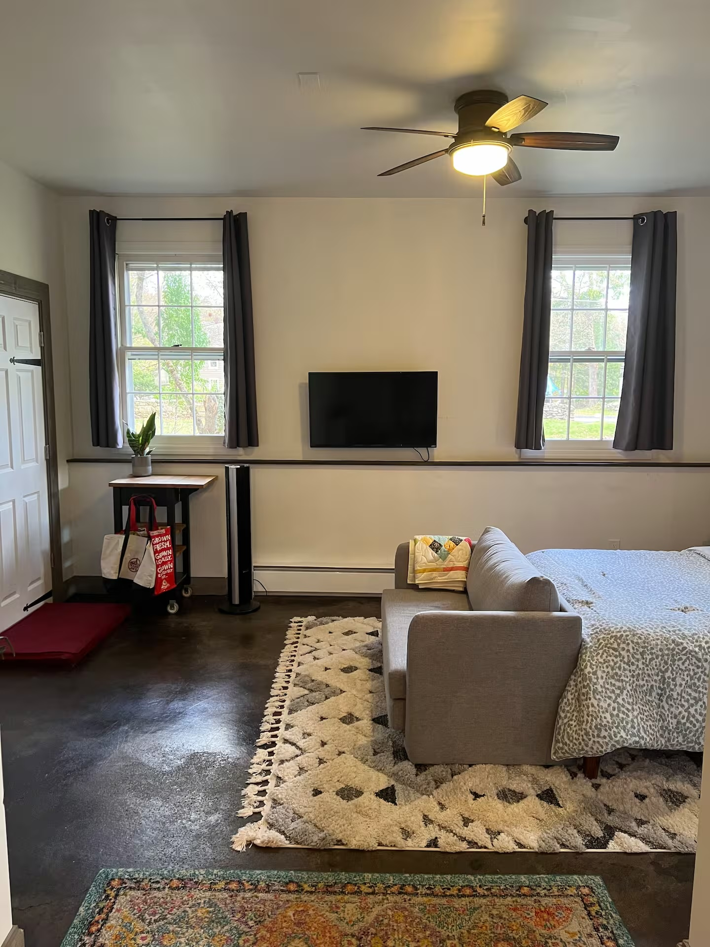 Private furnished studio, South Salem, all-inclusive, 13-week stays welcome - Photo 2