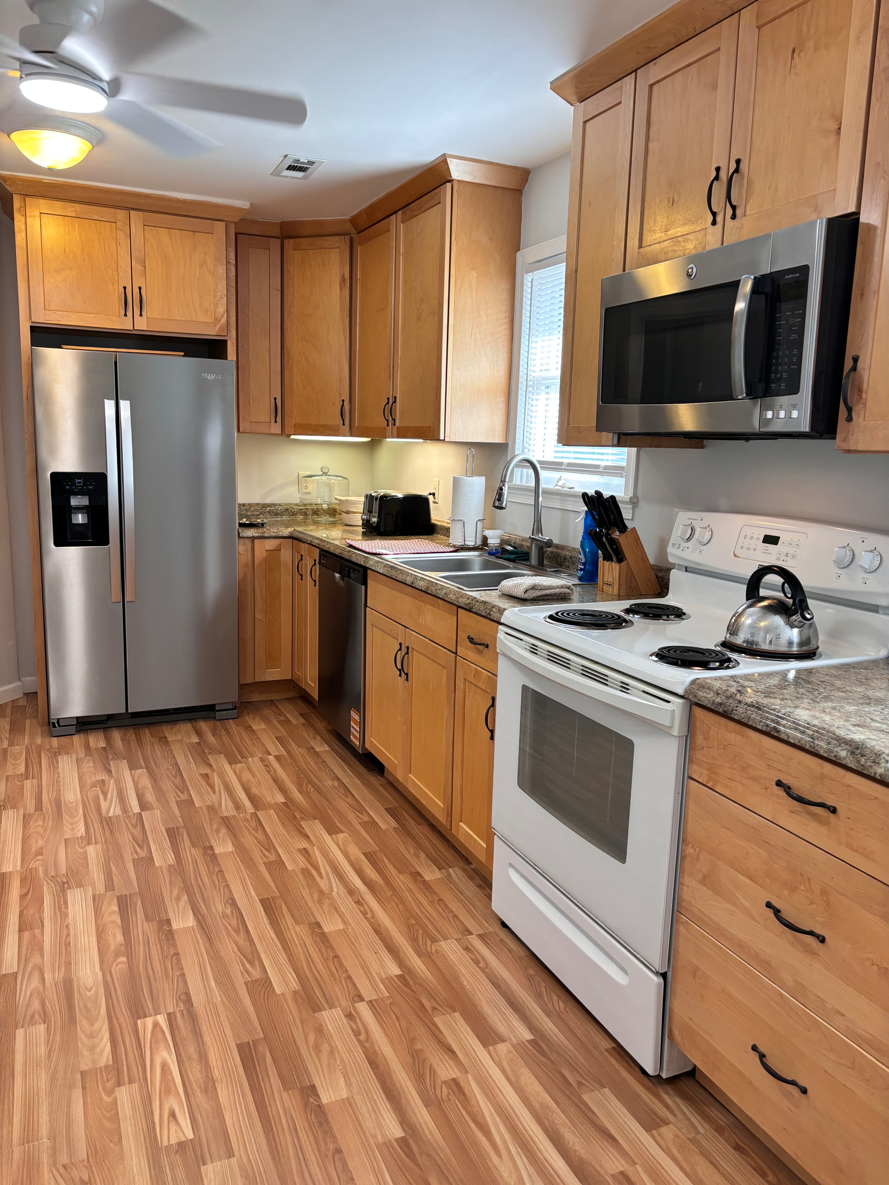 Historic North End Oceanside Midterm Furnished Rental - Photo 7