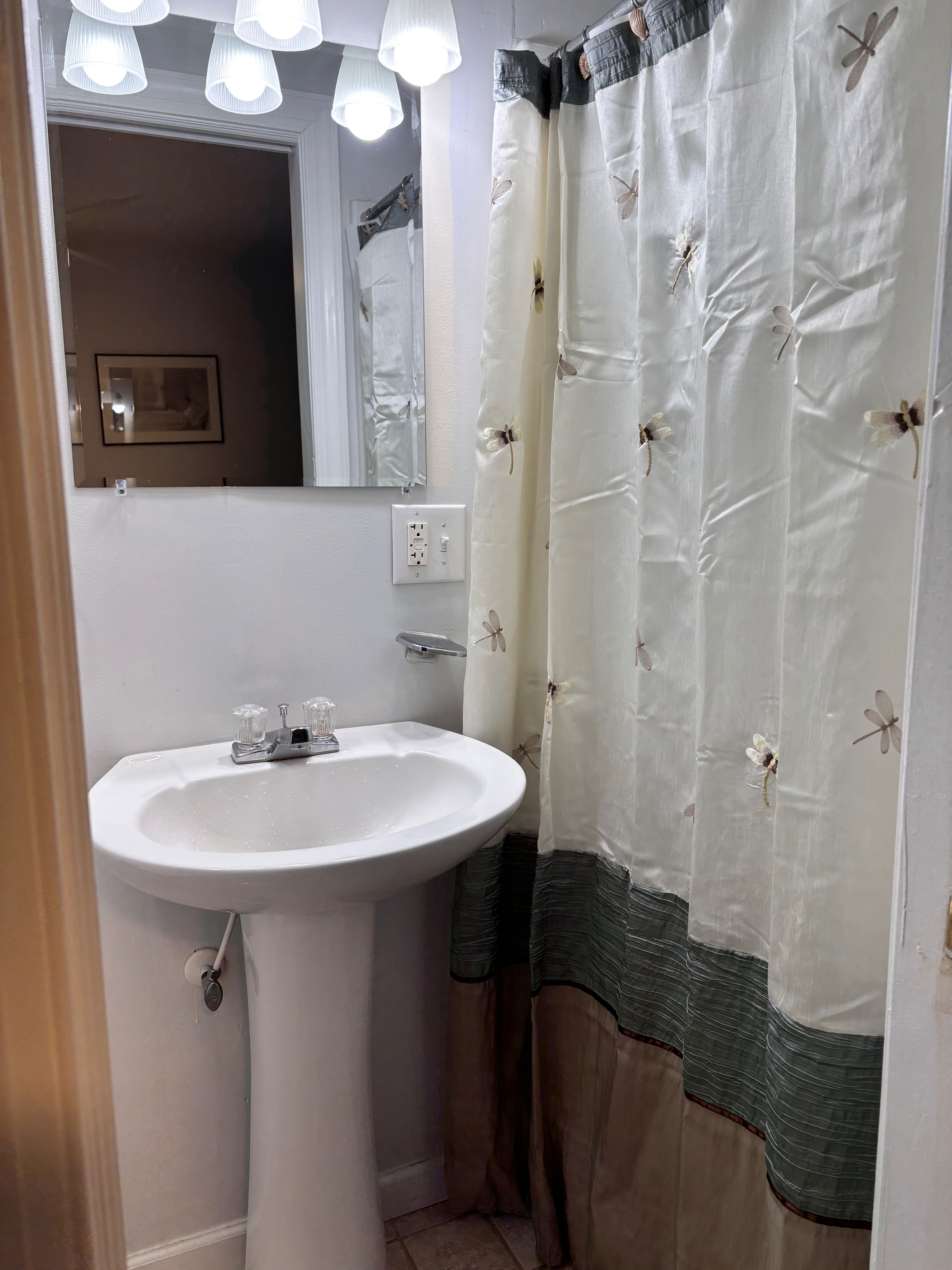 Historic North End Oceanside Midterm Furnished Rental - Photo 11