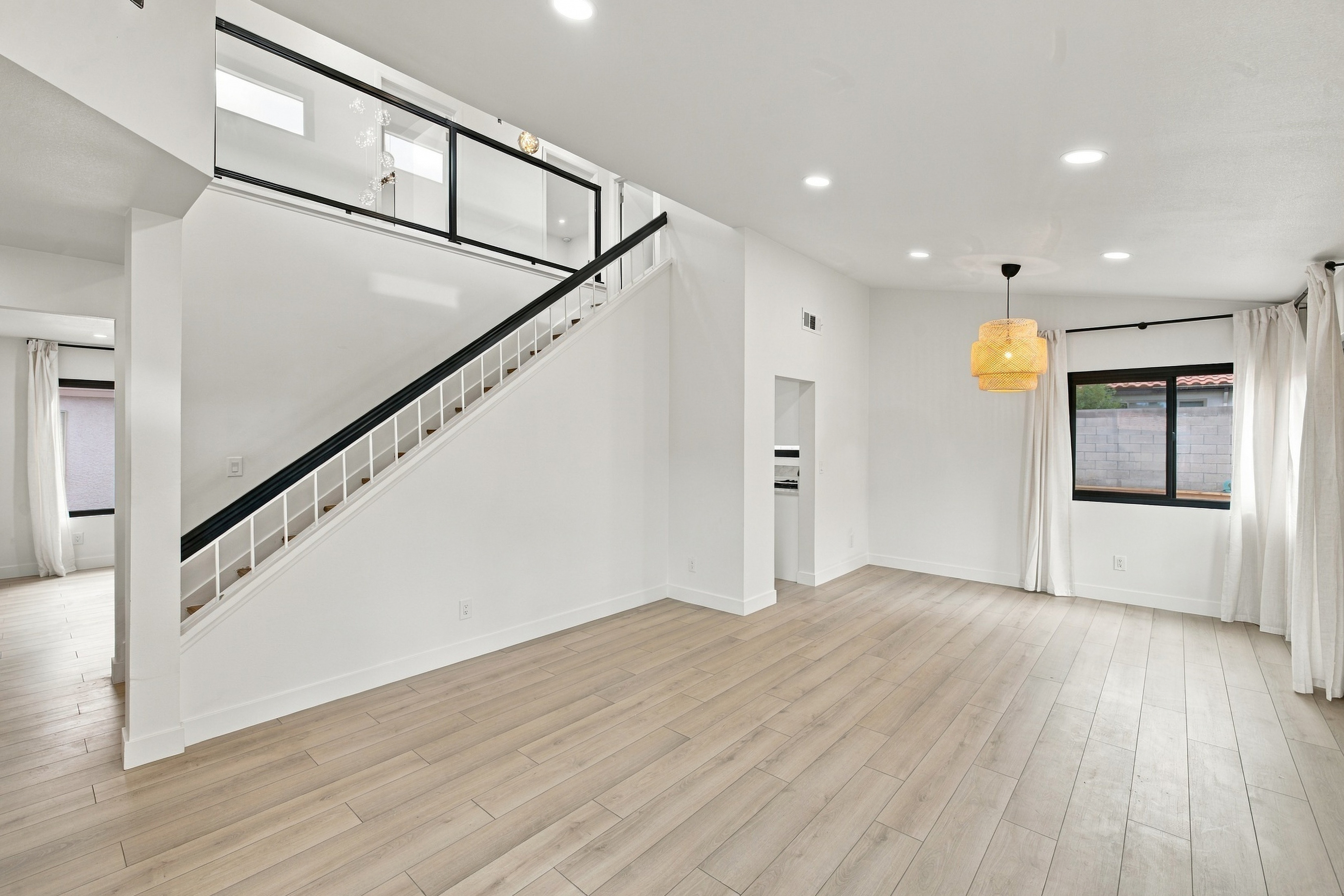 Stunning Renovated 3BR Henderson Home | 90+ Day Stays - Photo 3
