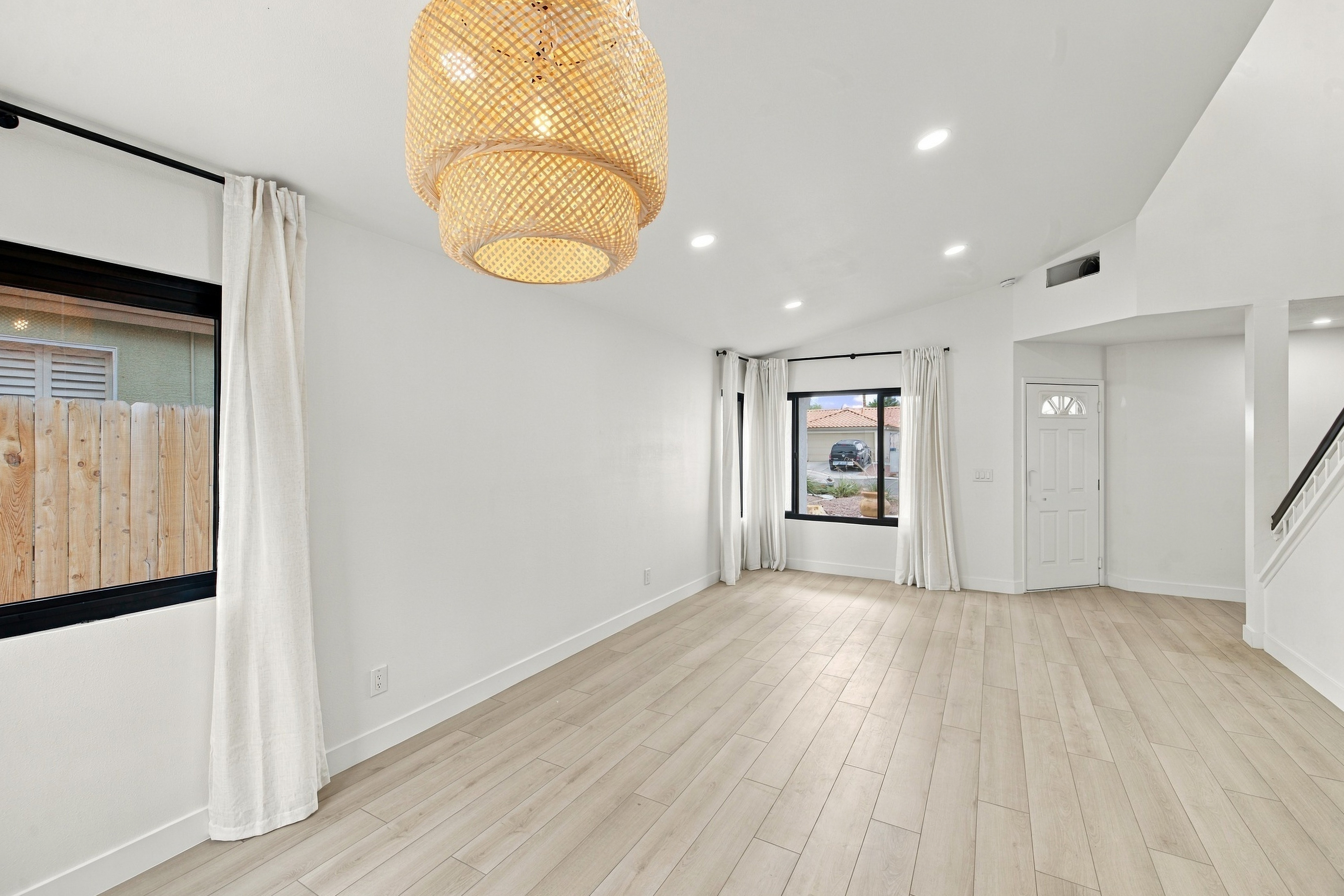 Stunning Renovated 3BR Henderson Home | 90+ Day Stays - Photo 10