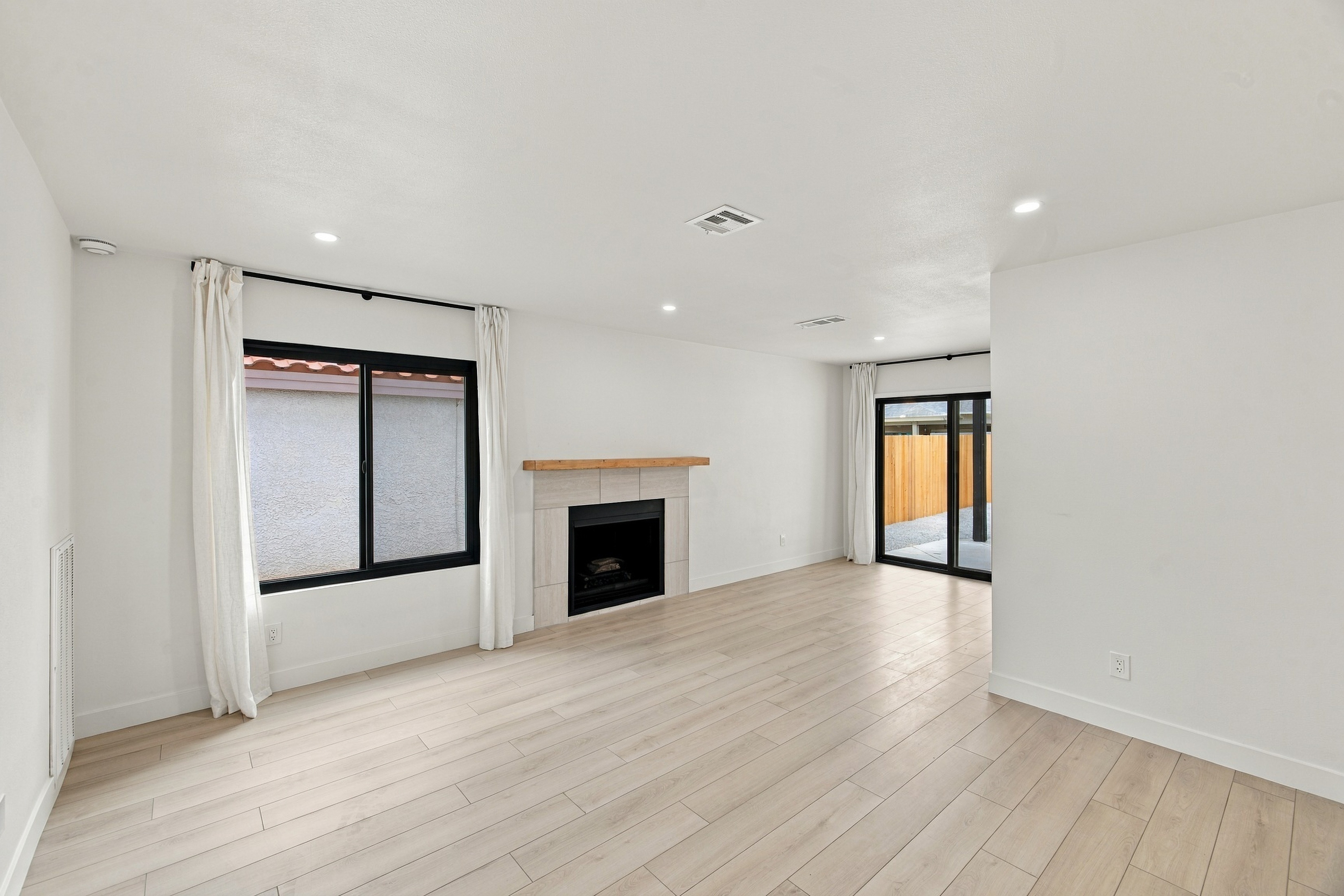 Stunning Renovated 3BR Henderson Home | 90+ Day Stays - Photo 12