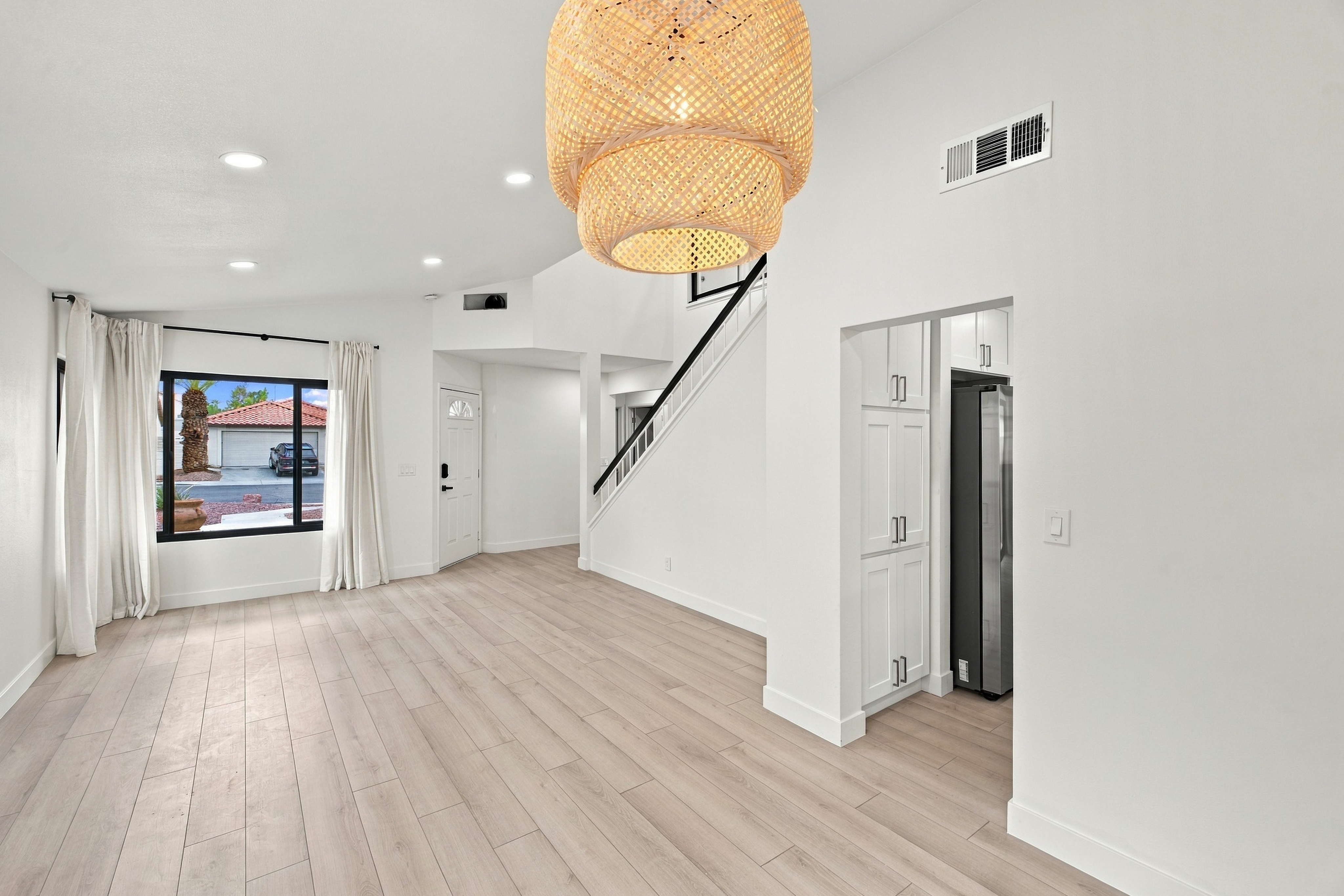 Stunning Renovated 3BR Henderson Home | 90+ Day Stays - Photo 7