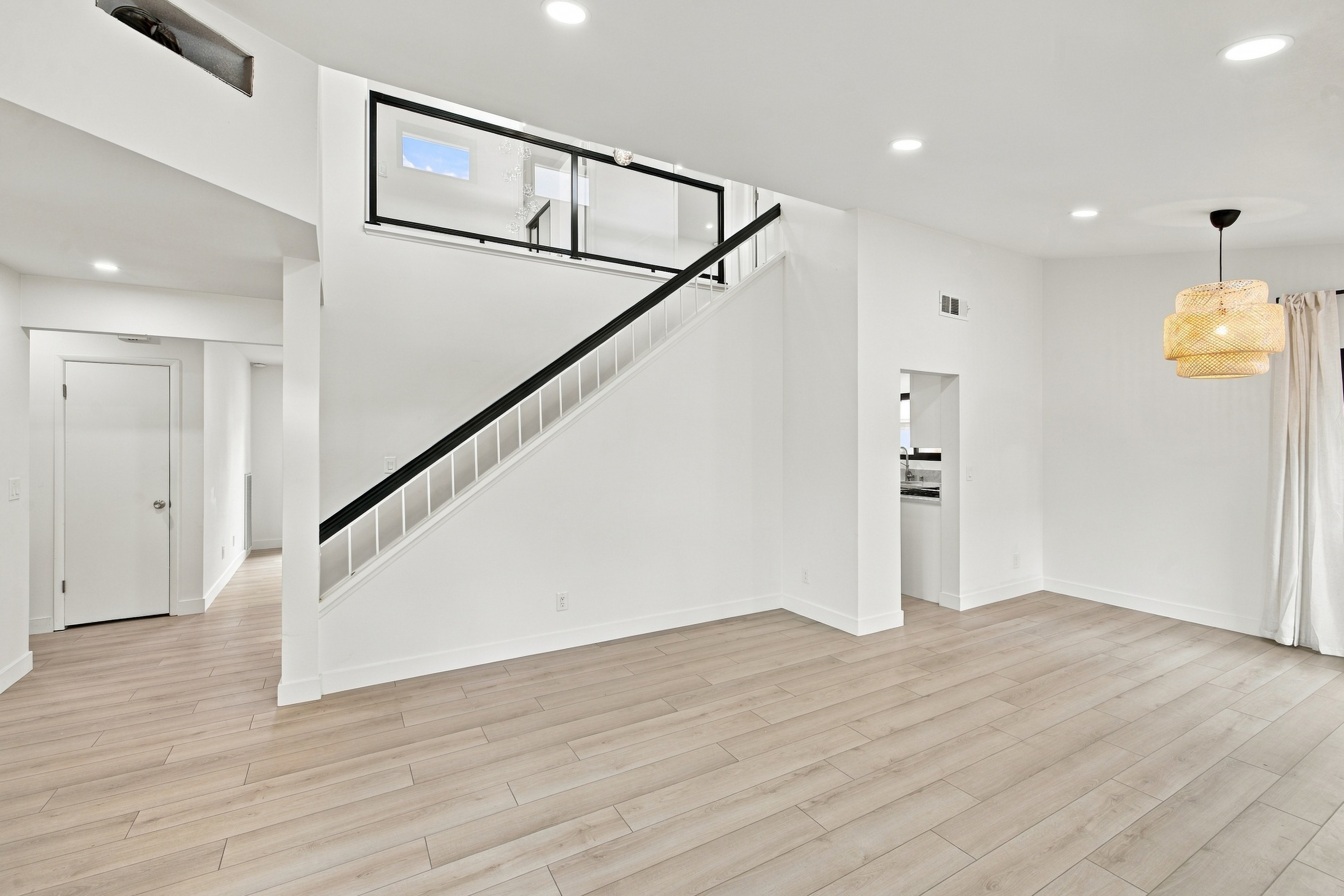 Stunning Renovated 3BR Henderson Home | 90+ Day Stays - Photo 4