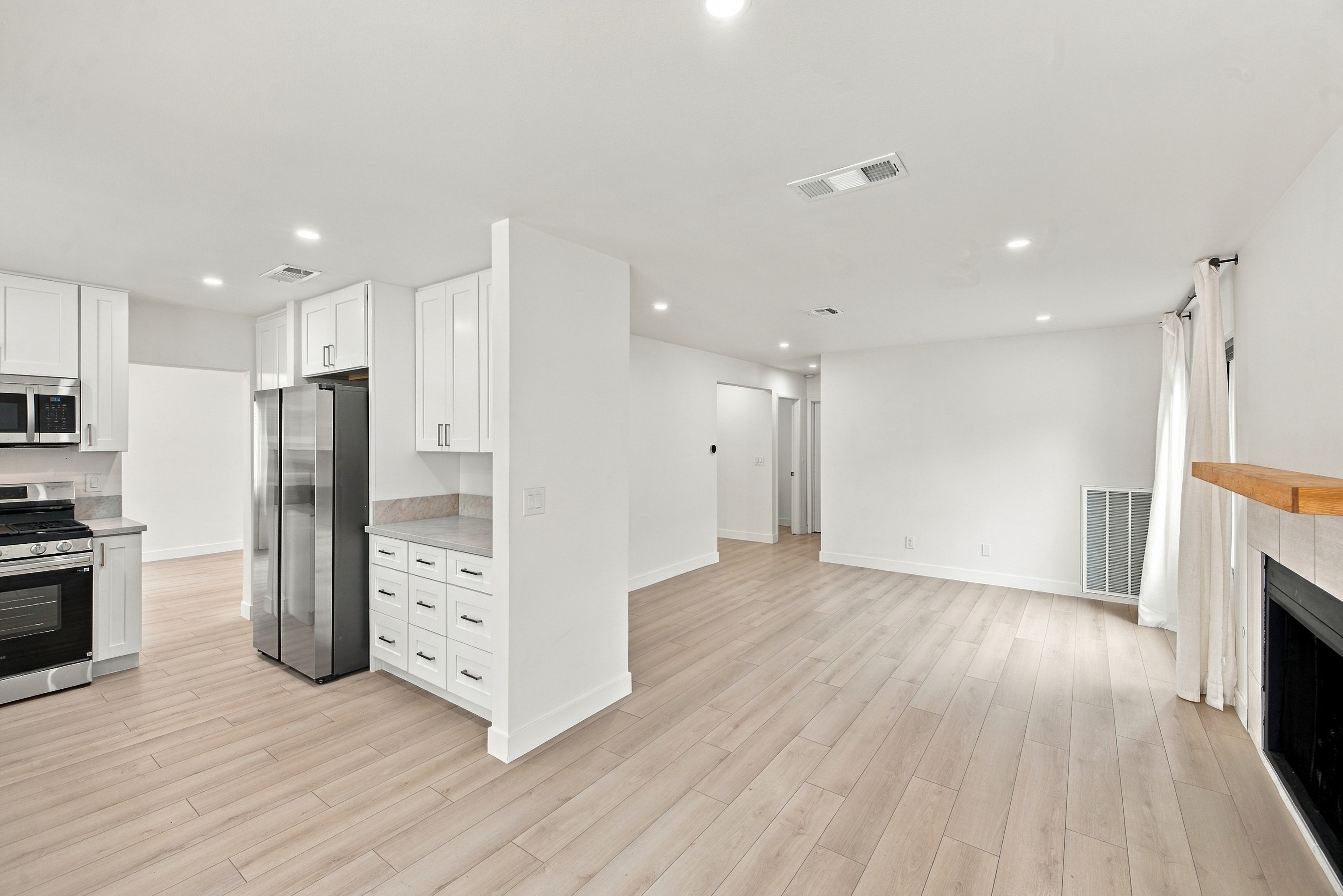 Stunning Renovated 3BR Henderson Home | 90+ Day Stays - Photo 11
