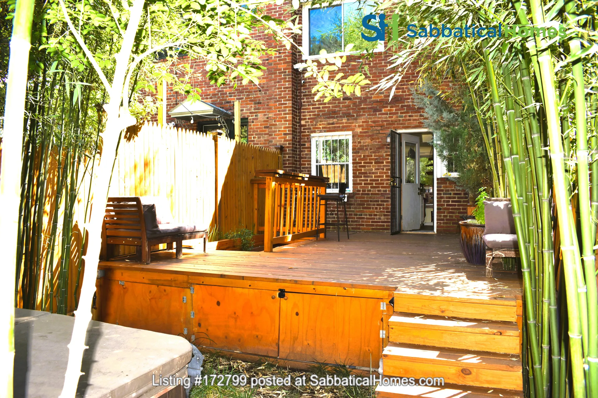 Sunny Two-Level 2BR in quiet Mount Pleasant/Adams Morgan - Parking, Jacuzzi & Huge Home Office - Photo 1