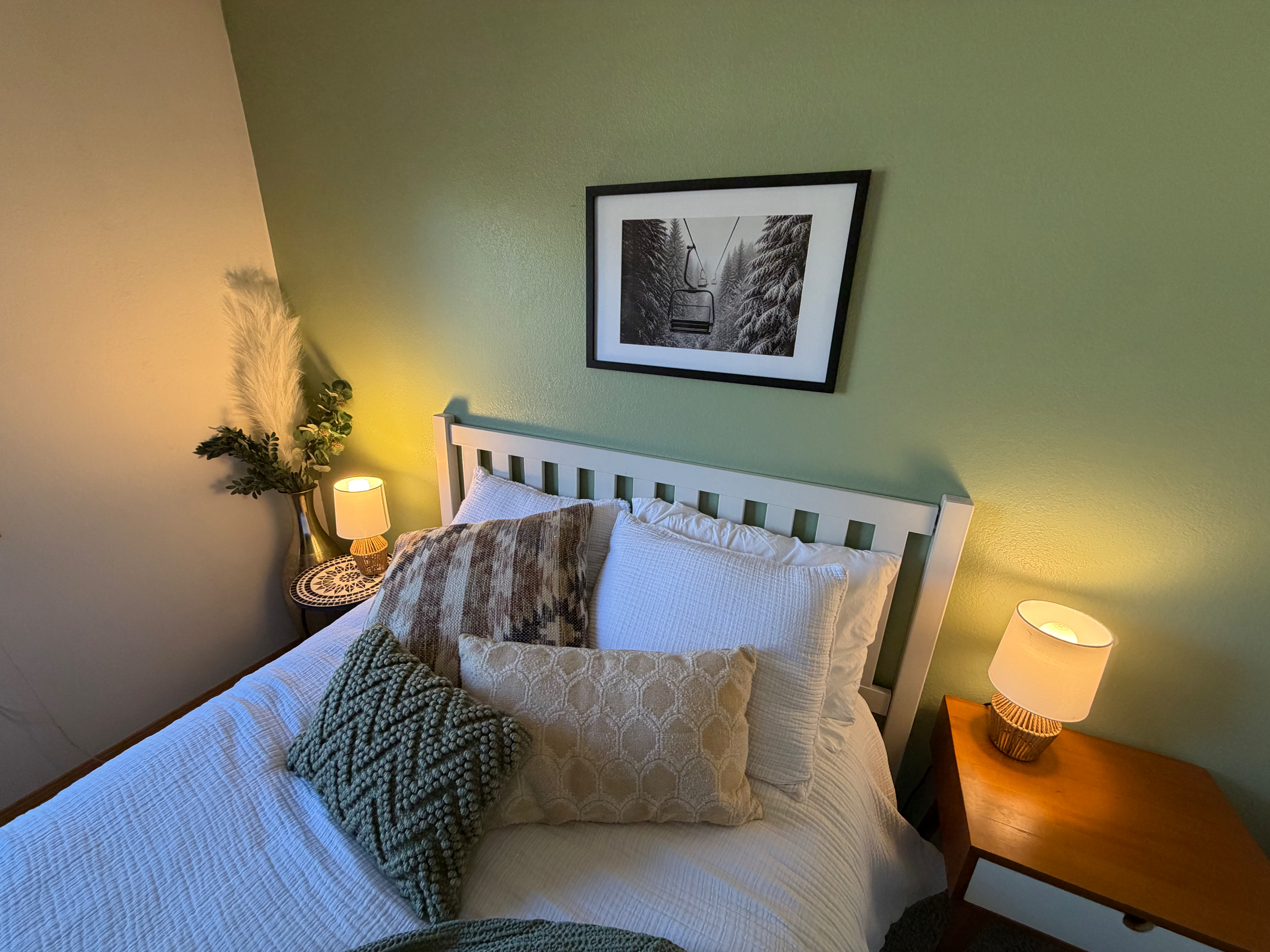 Cozy Suite w/ Private Bath in an Outdoorsy Bend Home - Close to Amenities and the Hospital - Photo 2