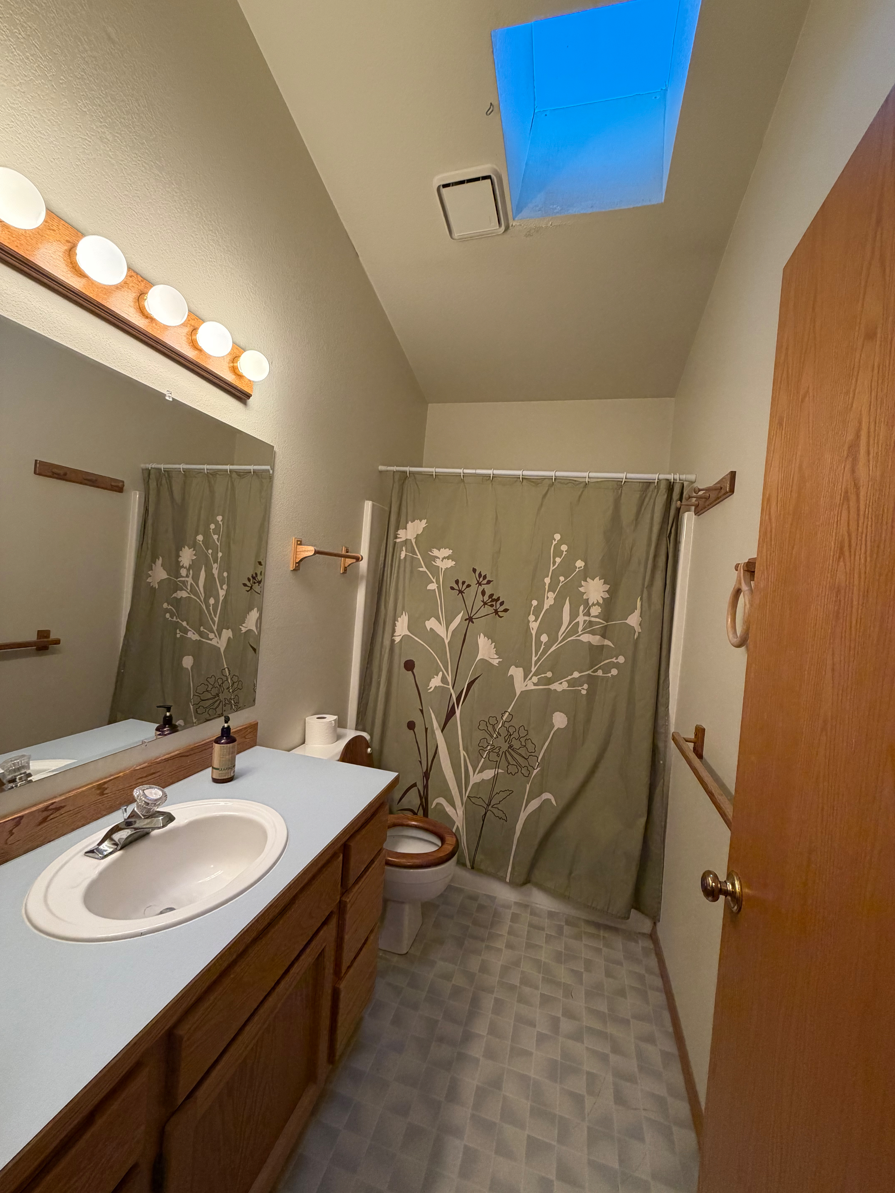 Cozy Suite w/ Private Bath in an Outdoorsy Bend Home - Close to Amenities and the Hospital - Photo 5