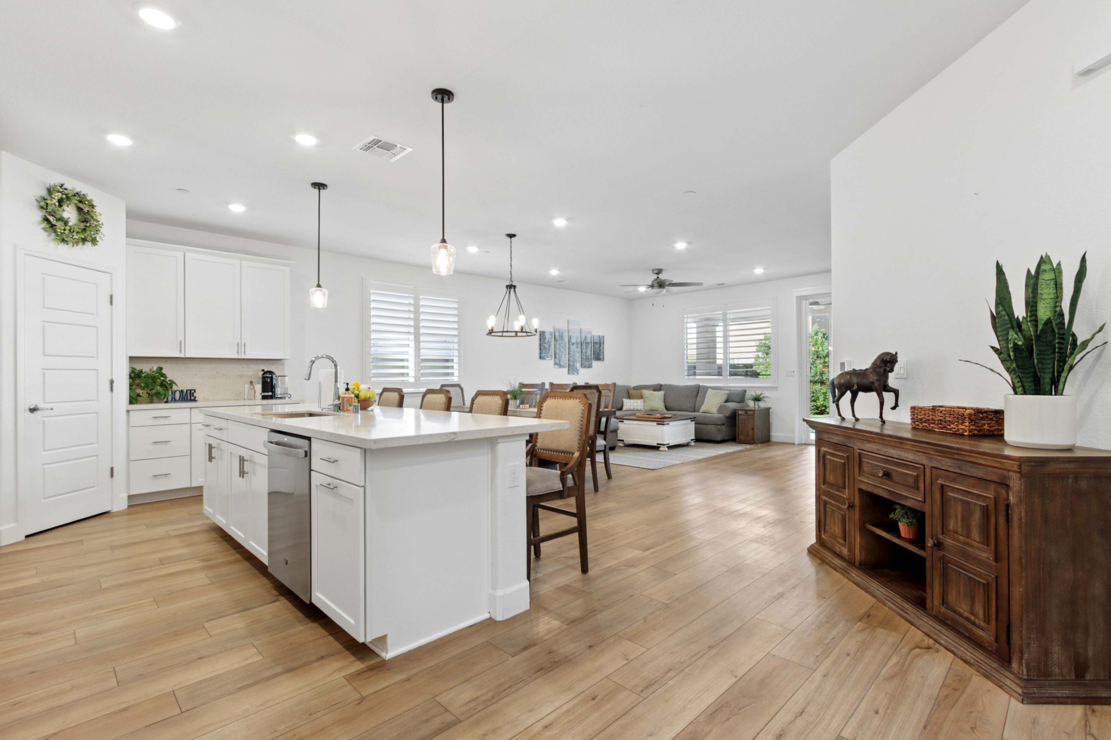 Beautiful 2024 Smart Home | 4BR/3BA | Solar, Spa & Gym | Near UC Davis - Photo 4