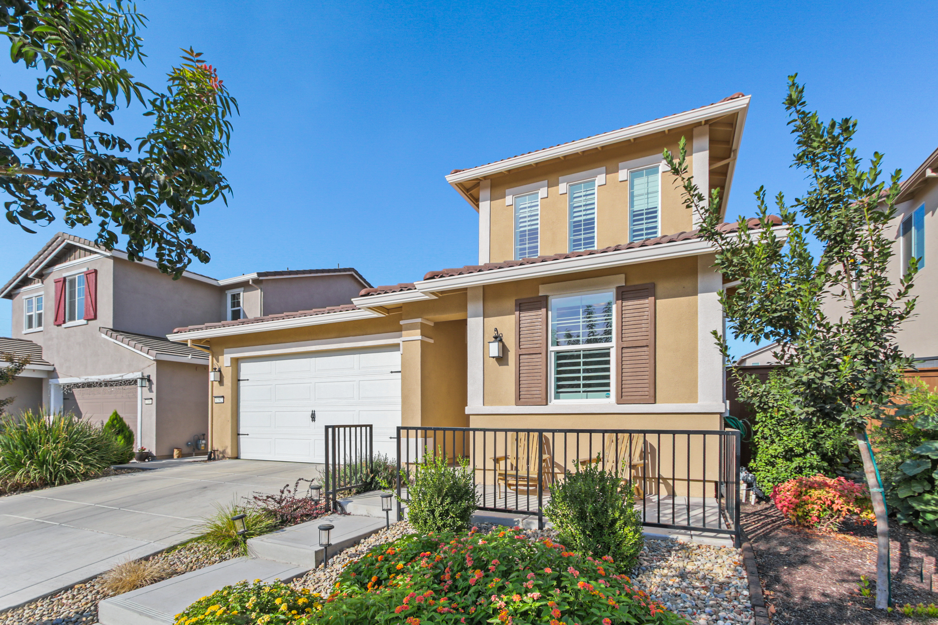 Beautiful 2024 Smart Home | 4BR/3BA | Solar, Spa & Gym | Near UC Davis - Photo 2