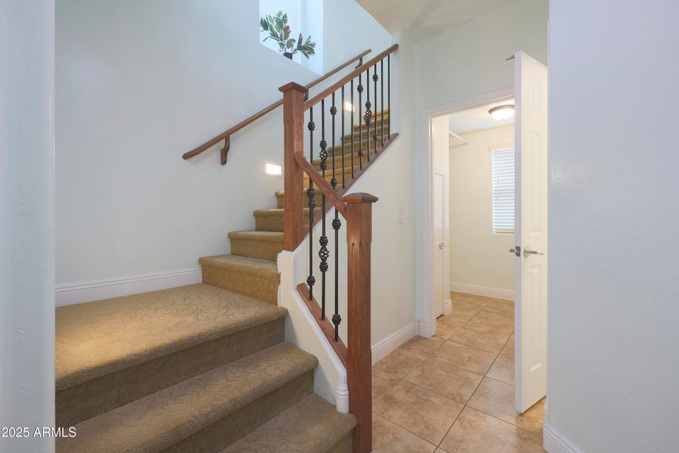 3-bedroom home in Goodyear (Solar Included, save ~$200/month on electric..Corner Lot - Next to a Par - Photo 4