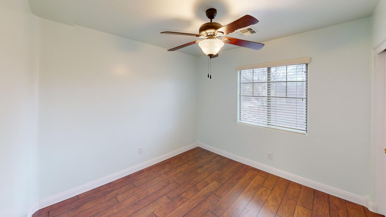 3-bedroom home in Goodyear (Solar Included, save ~$200/month on electric..Corner Lot - Next to a Par - Photo 12
