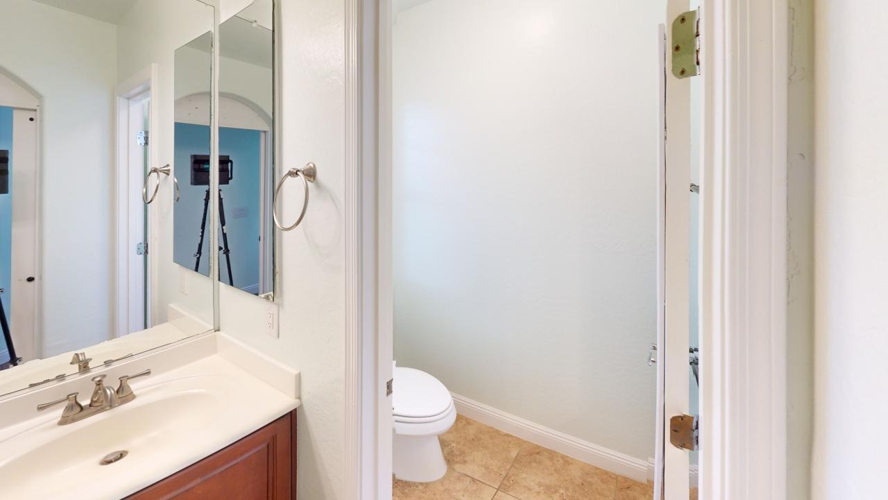3-bedroom home in Goodyear (Solar Included, save ~$200/month on electric..Corner Lot - Next to a Par - Photo 8