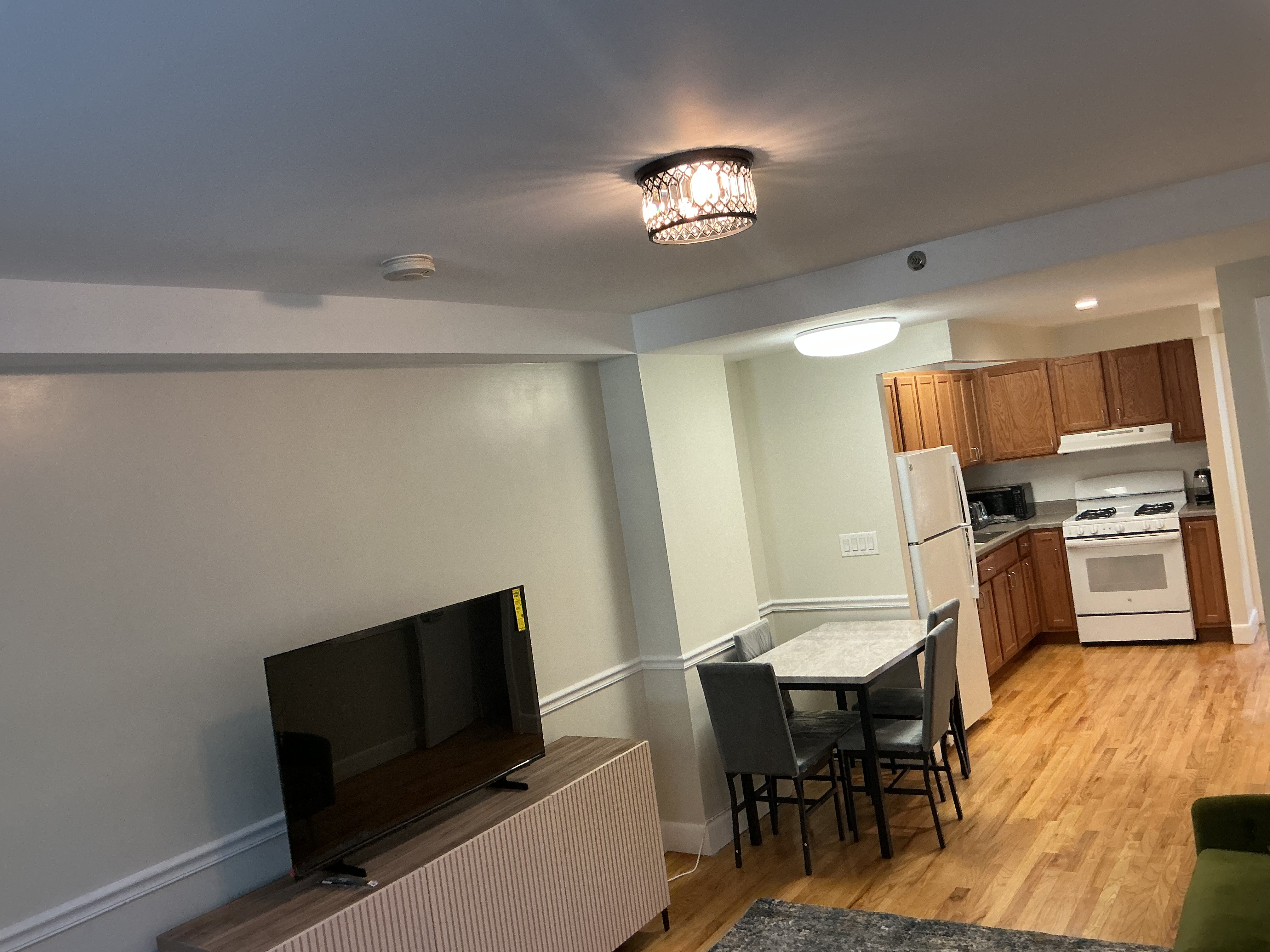 Comfortable One-Bedroom Living in Bed-Stuy with Furnished Essentials and Great Neighborhood Connecti - Photo 4