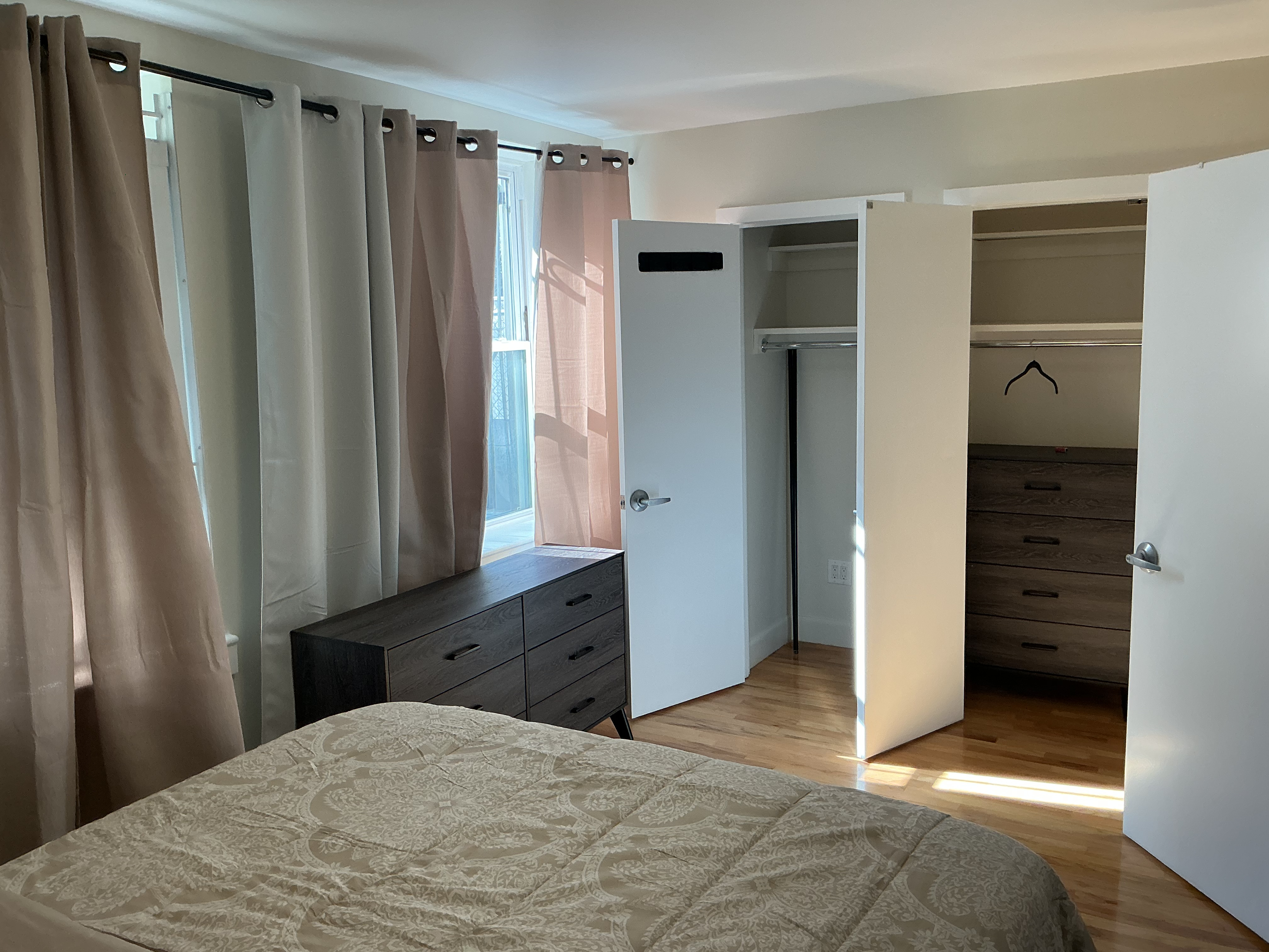 Comfortable One-Bedroom Living in Bed-Stuy with Furnished Essentials and Great Neighborhood Connecti - Photo 12