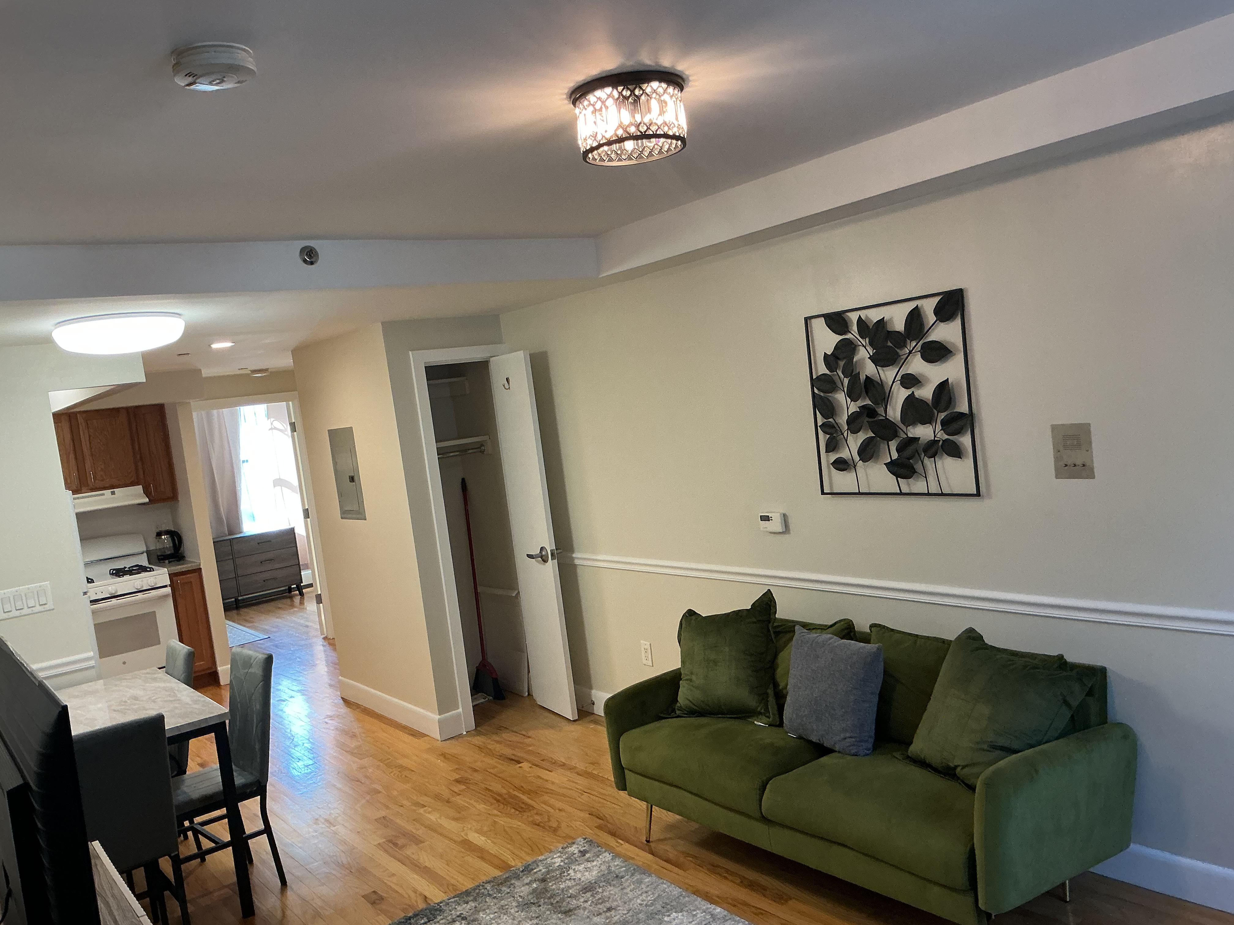 Comfortable One-Bedroom Living in Bed-Stuy with Furnished Essentials and Great Neighborhood Connecti - Photo 2