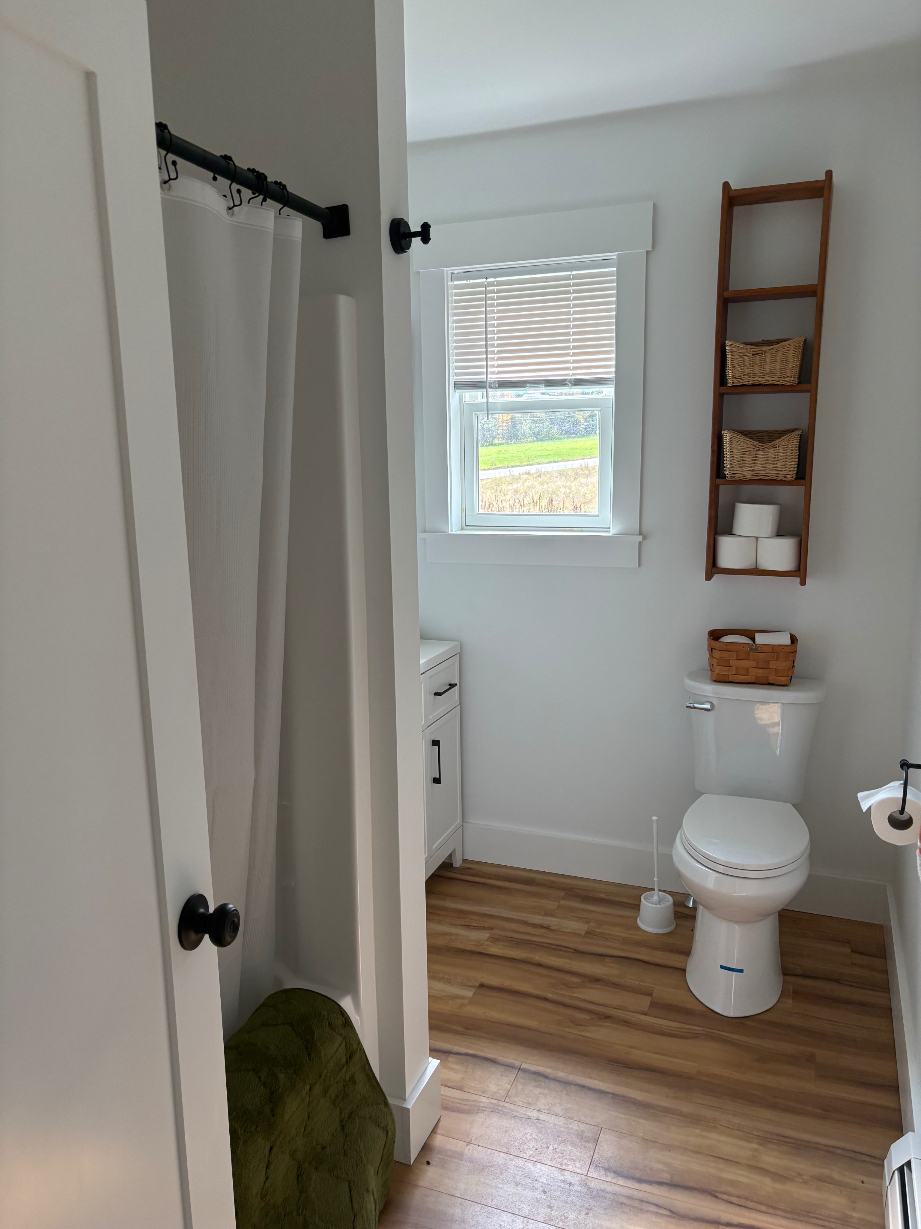 Bright and cozy newly constructed 2bdrm 2 bath home in rural setting - Photo 11