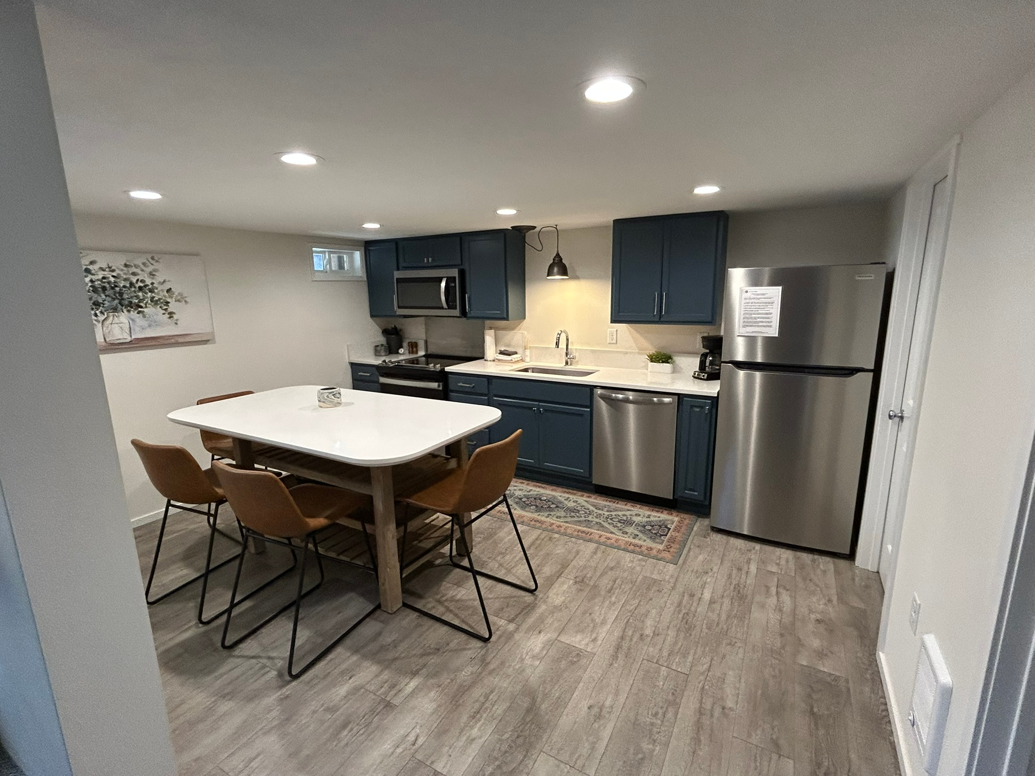 Beautifully renovated Downtown location. - Photo 4