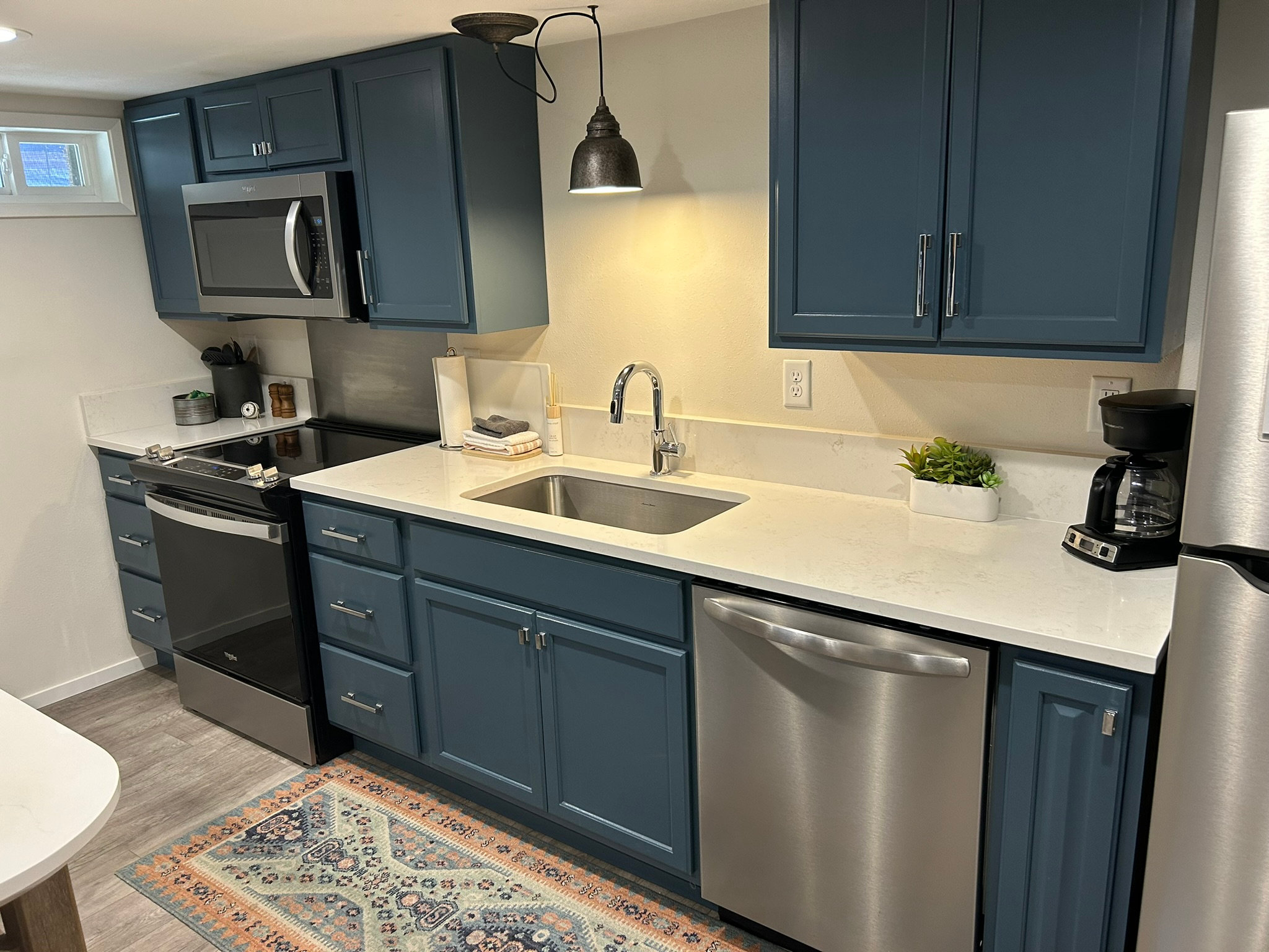 Beautifully renovated Downtown location. - Photo 5