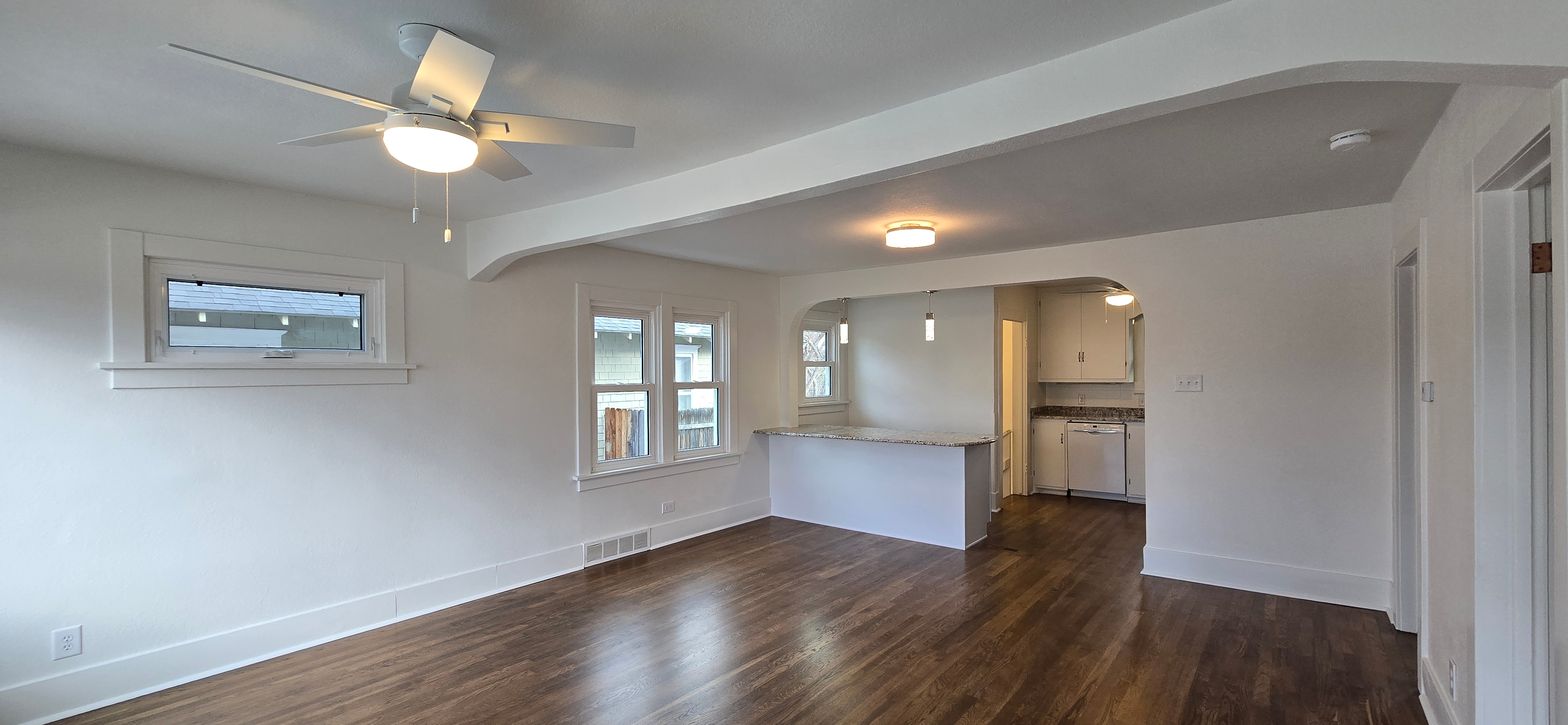 Cozy & newly renovated 3 bedroom, 2 bath. - Photo 2