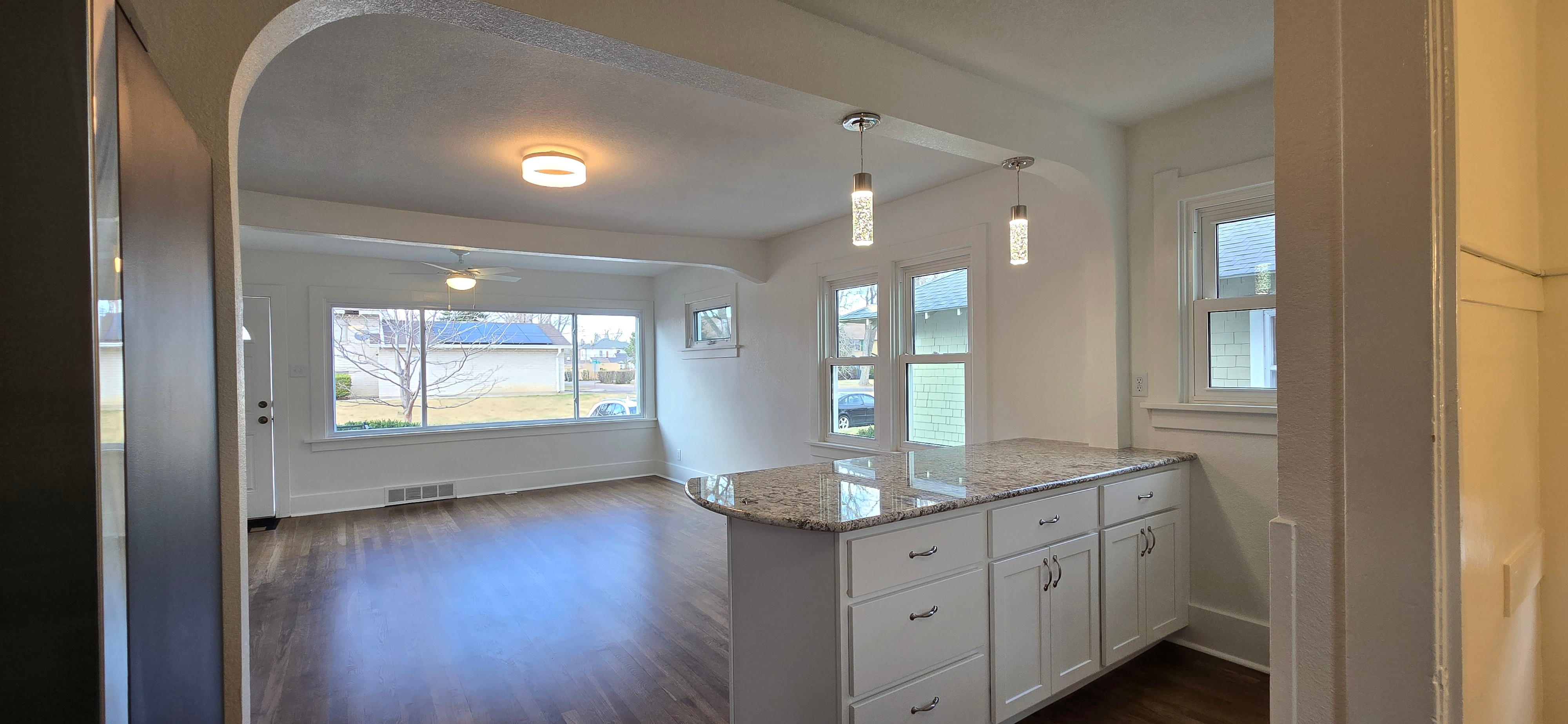 Cozy & newly renovated 3 bedroom, 2 bath. - Photo 3