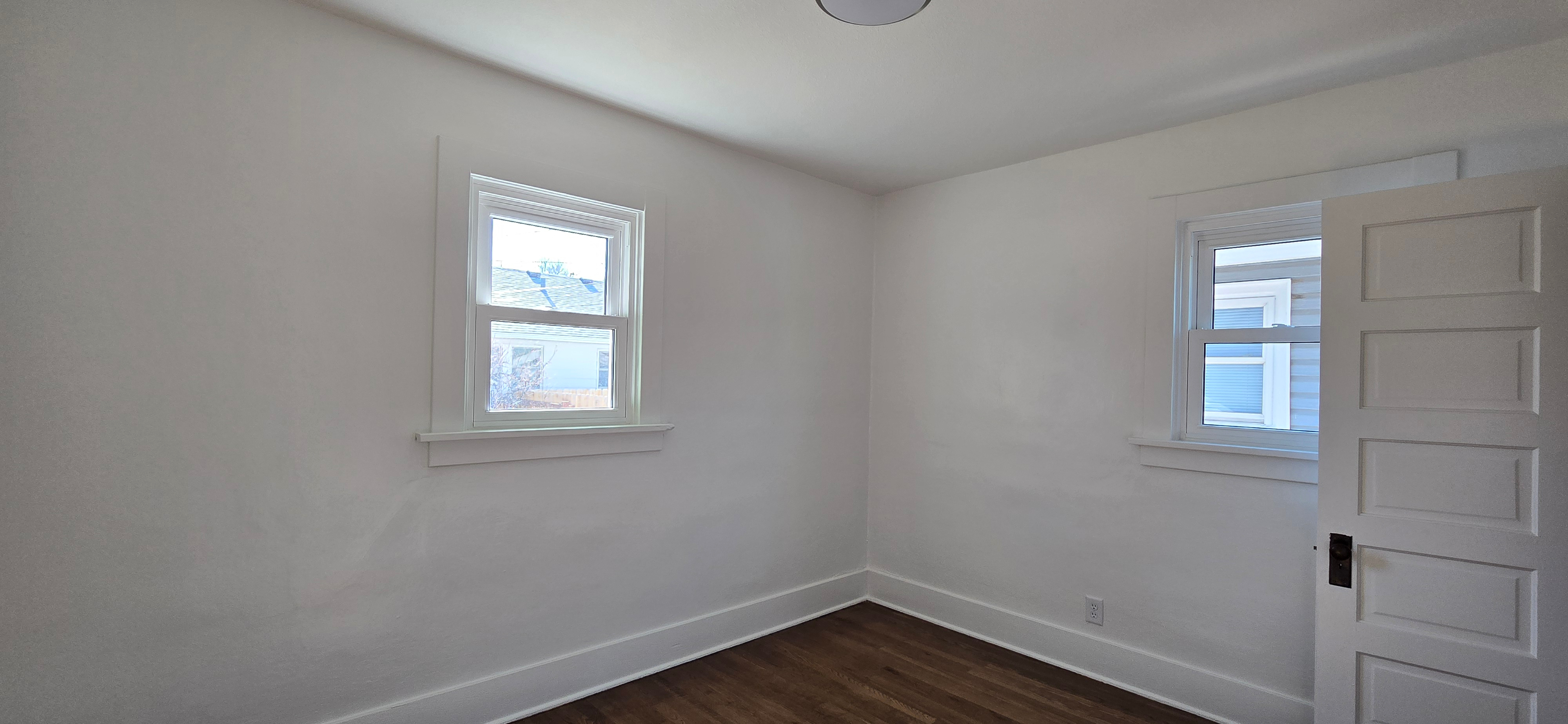 Cozy & newly renovated 3 bedroom, 2 bath. - Photo 7