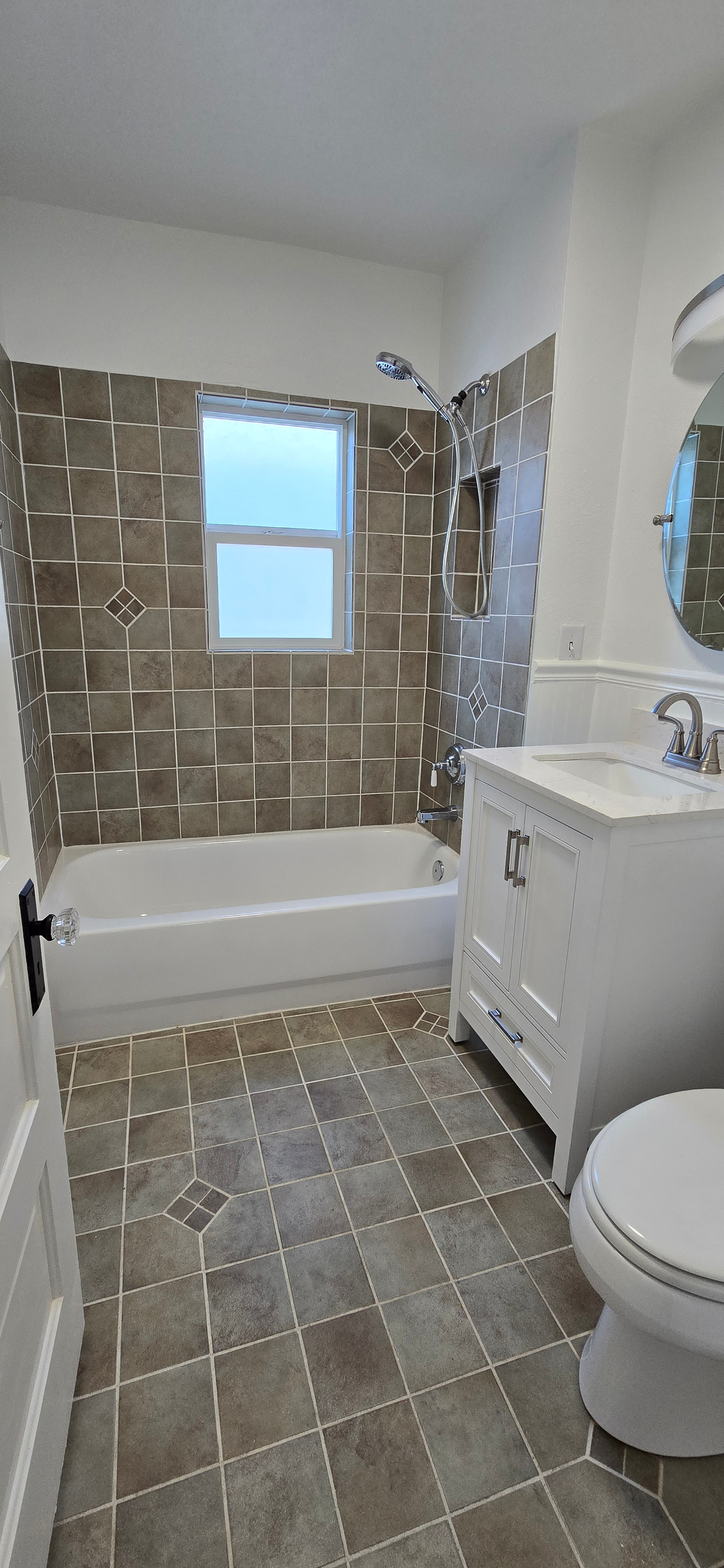 Cozy & newly renovated 3 bedroom, 2 bath. - Photo 8