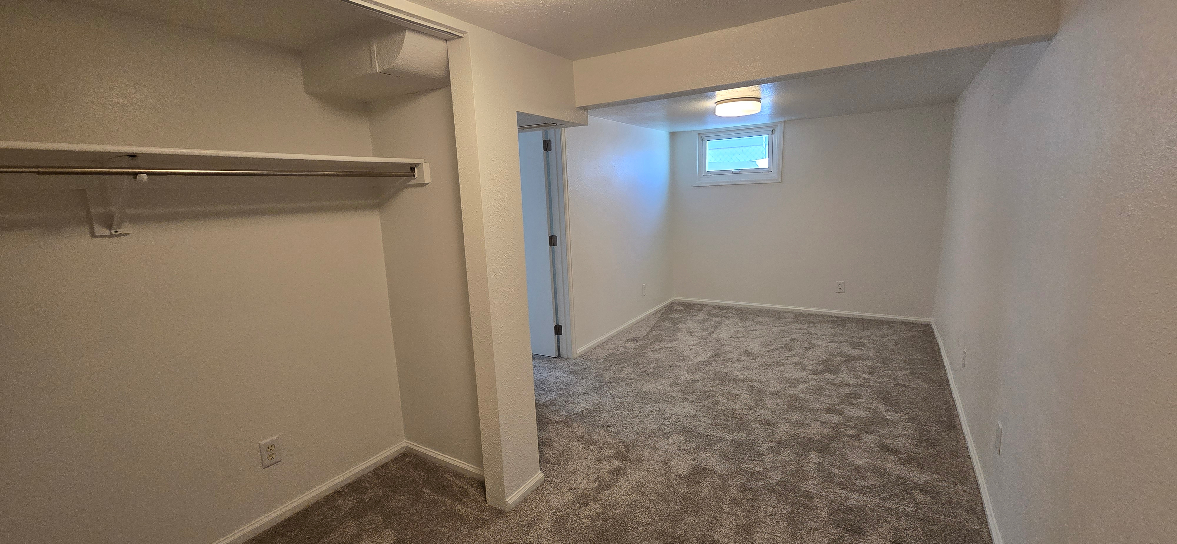 Cozy & newly renovated 3 bedroom, 2 bath. - Photo 12