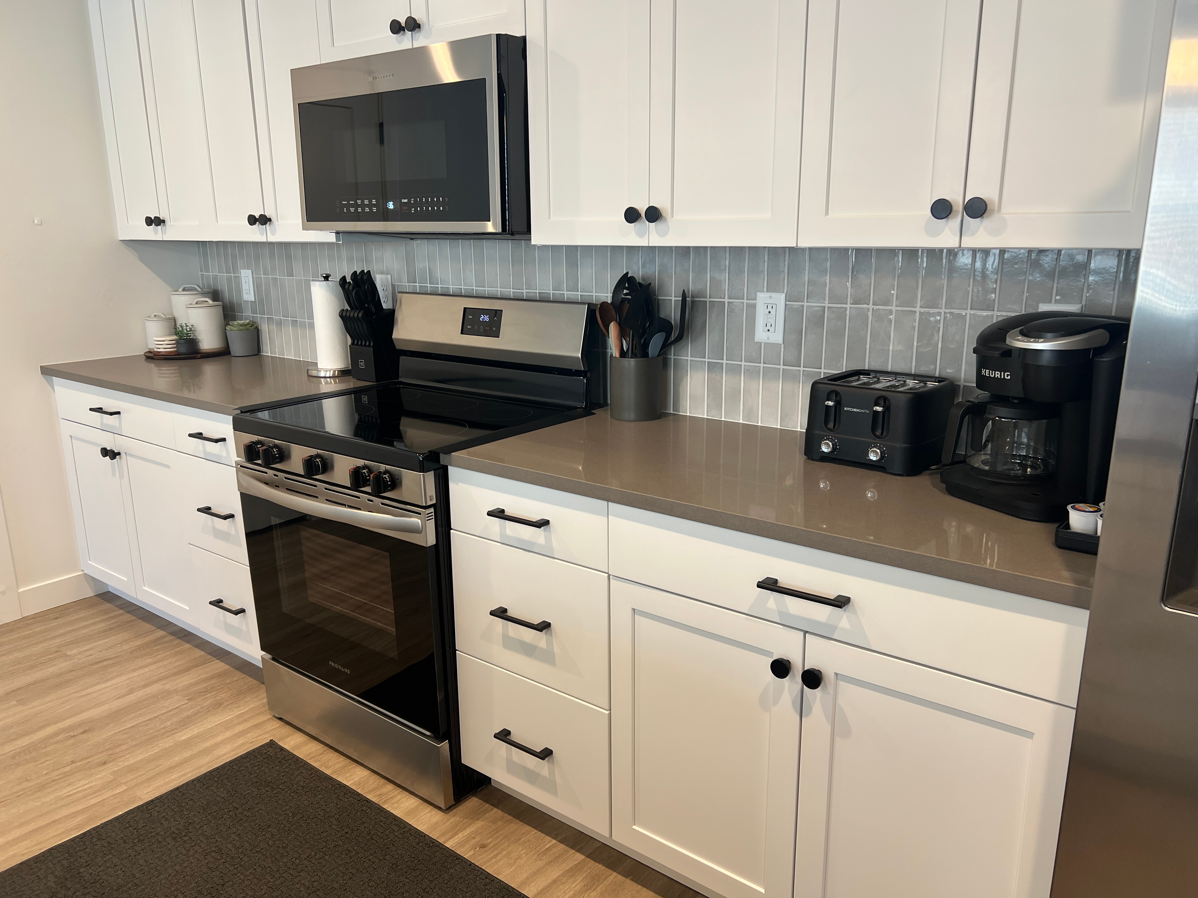 Furnished 2BR Condo with Resort Amenities Near Zion - Photo 7