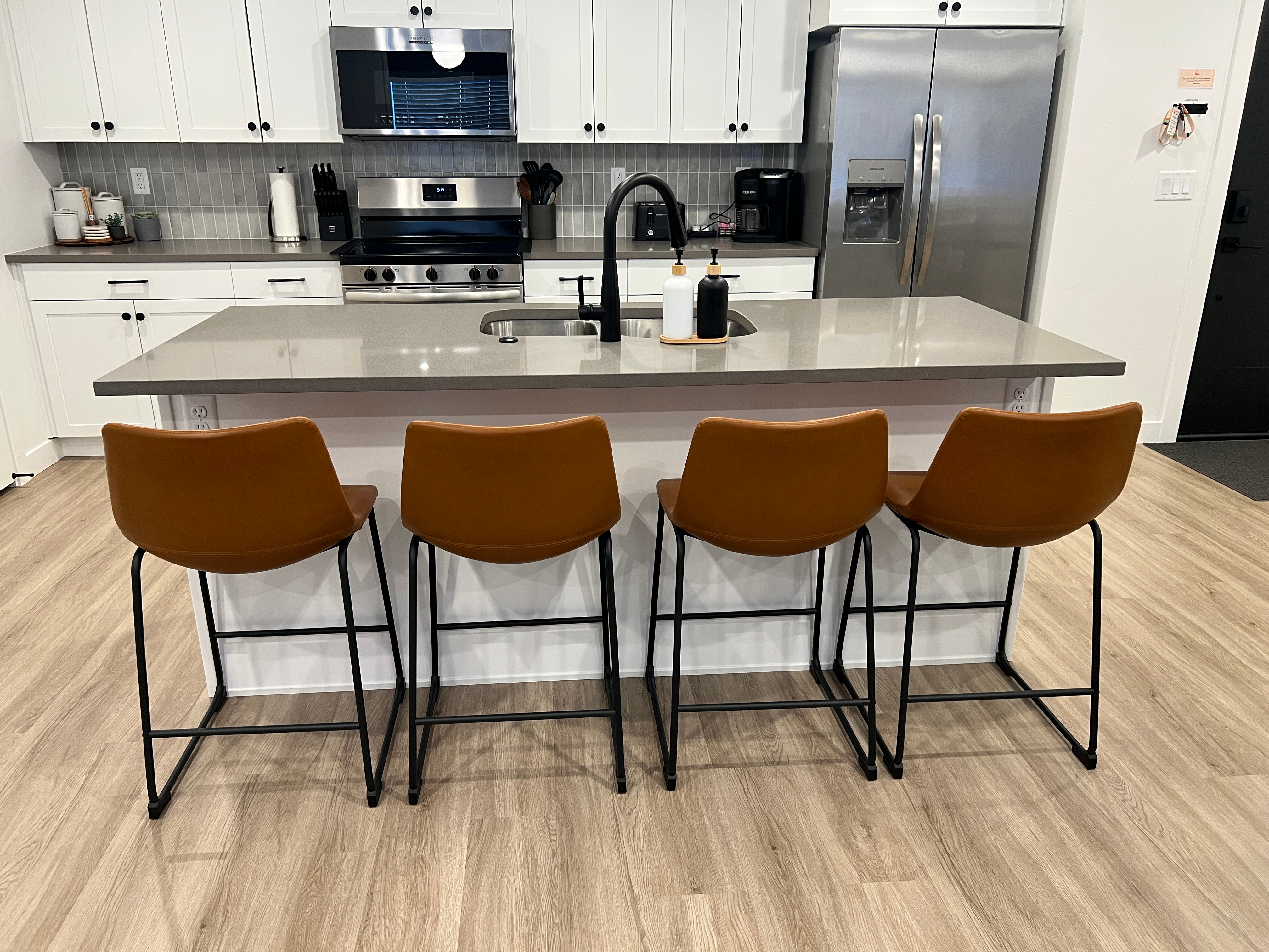 Furnished 2BR Condo with Resort Amenities Near Zion - Photo 10