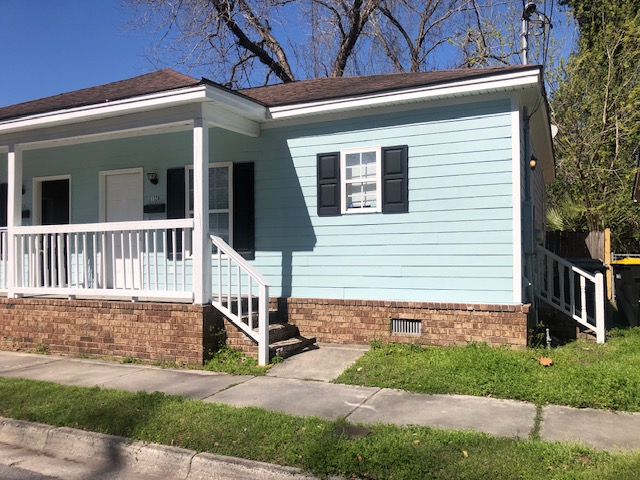 Charming Savannah 2 Bed/2 Bath with spacious private backyard