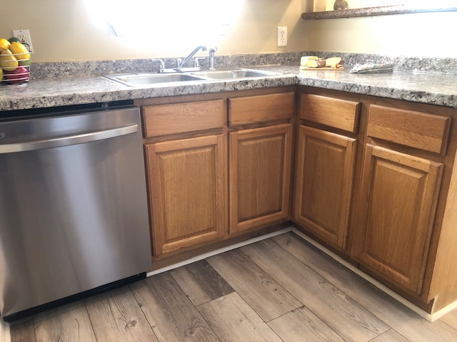 Charming Savannah 2 Bed/2 Bath with spacious private backyard - Photo 9