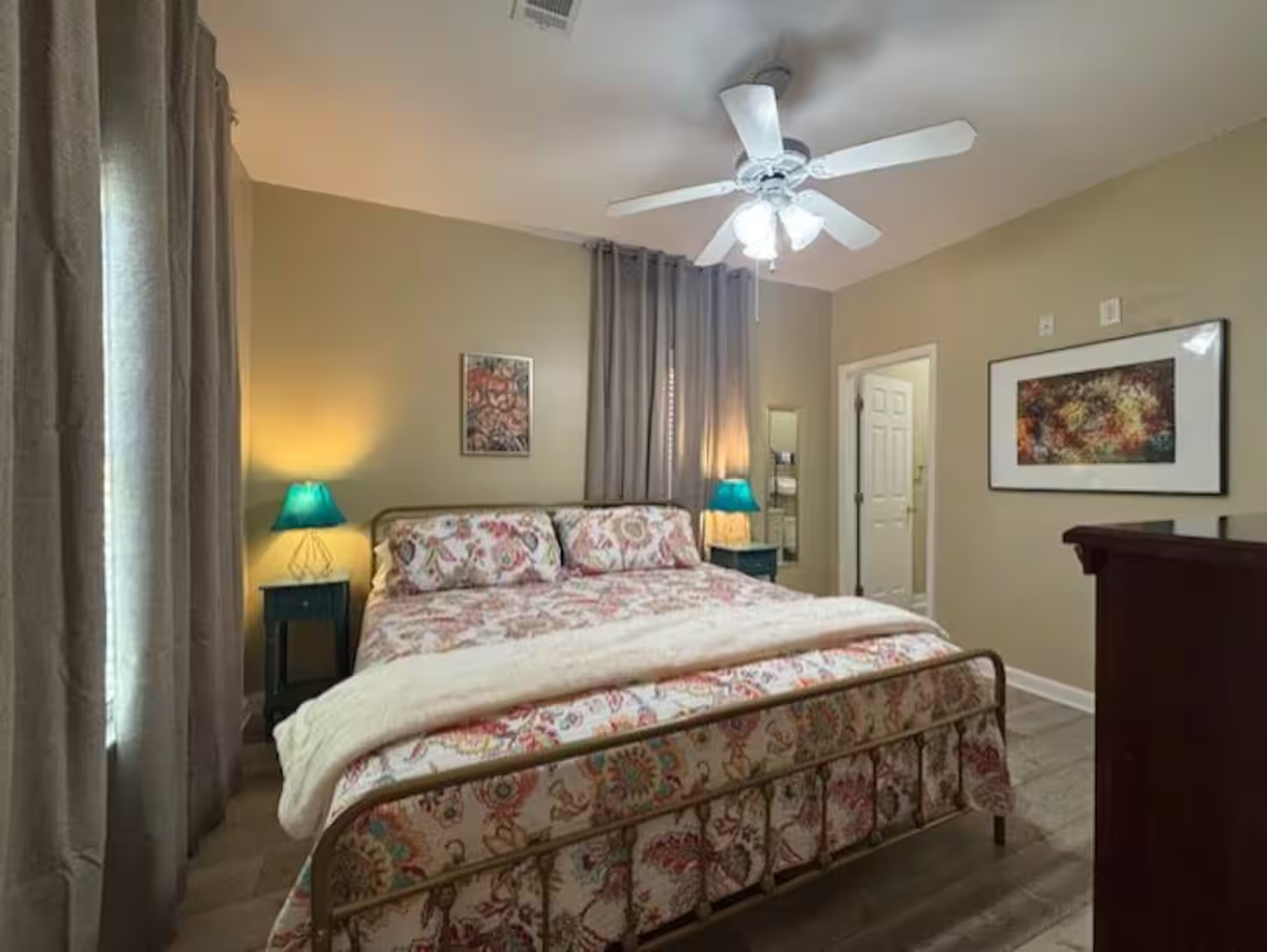 Charming Savannah 2 Bed/2 Bath with spacious private backyard - Photo 5