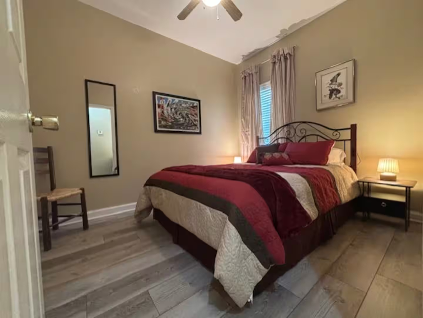 Charming Savannah 2 Bed/2 Bath with spacious private backyard - Photo 7