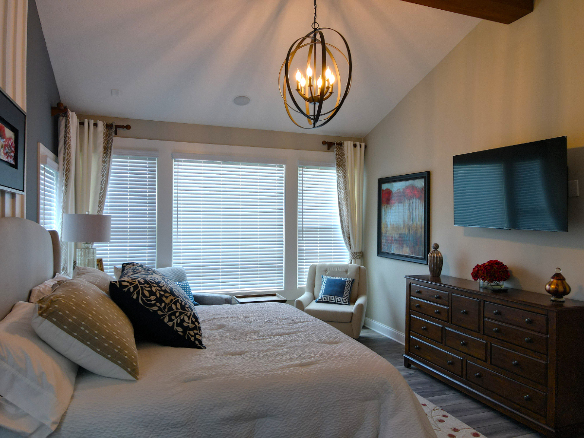 Fully Furnished Home with attached Shopping Center - Photo 3