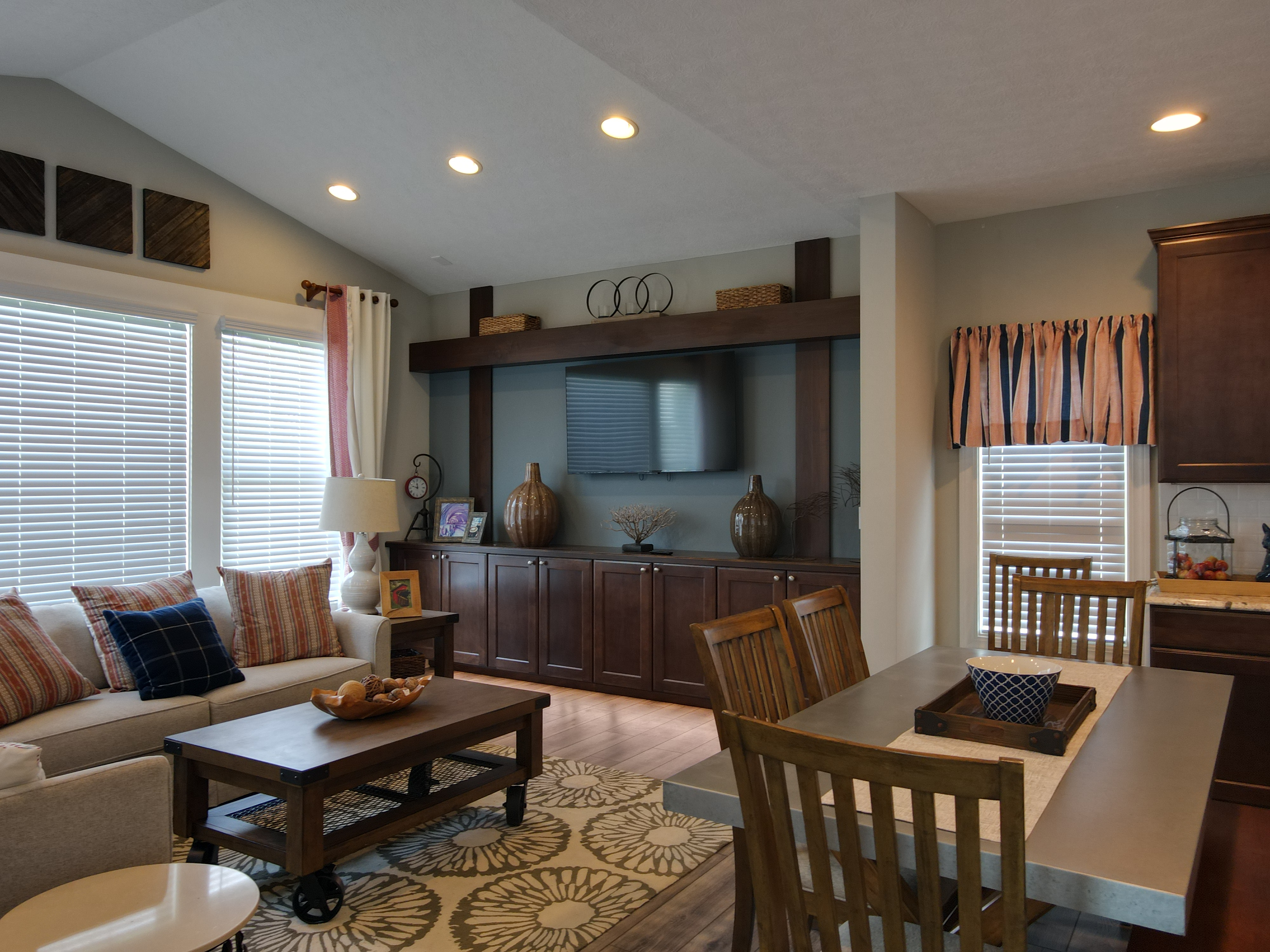 Fully Furnished Home with attached Shopping Center - Photo 8