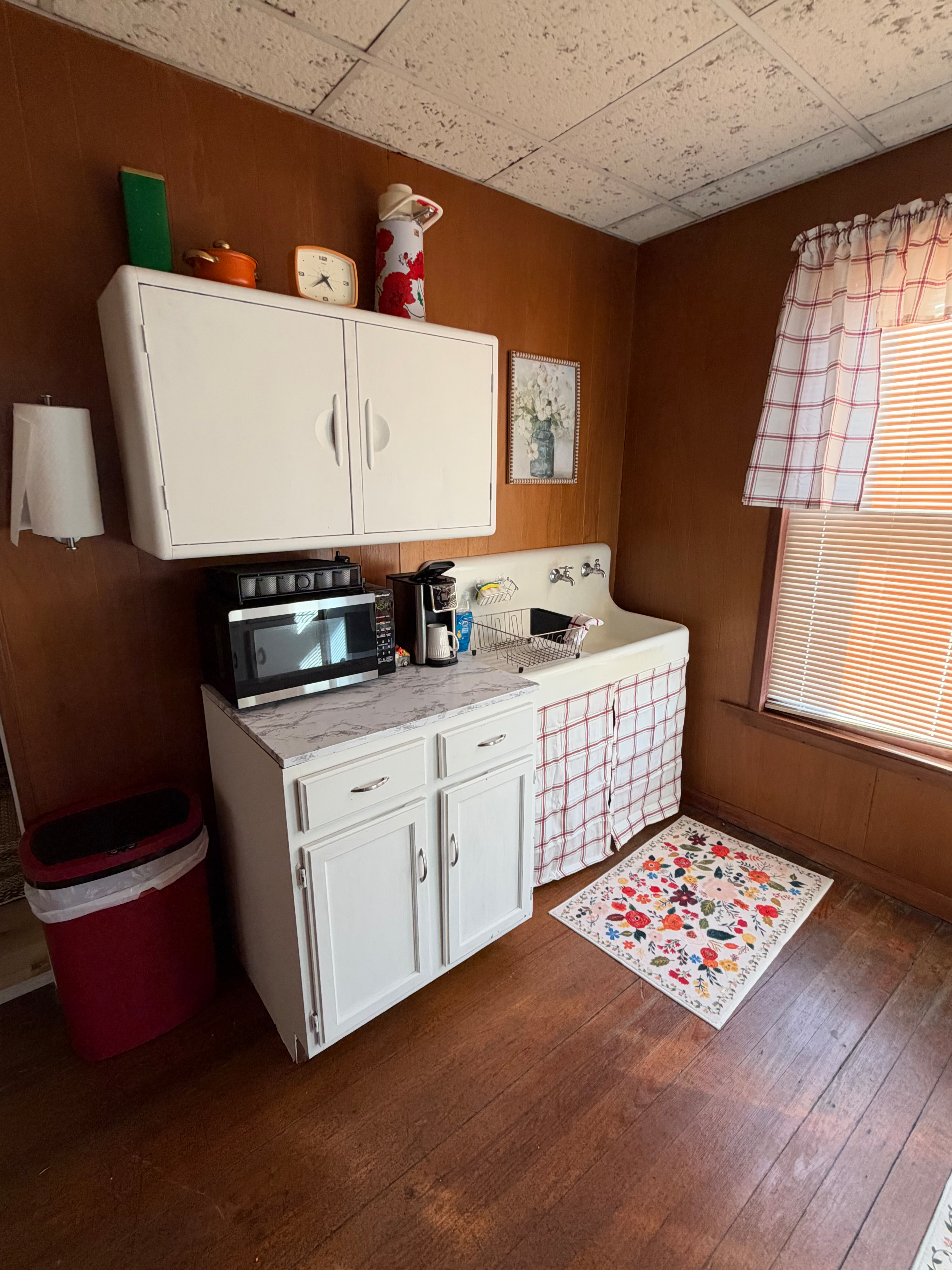 Vintage decorated 1 Bedroom apartment with all utilities and WiFi- Quiet street - Photo 5