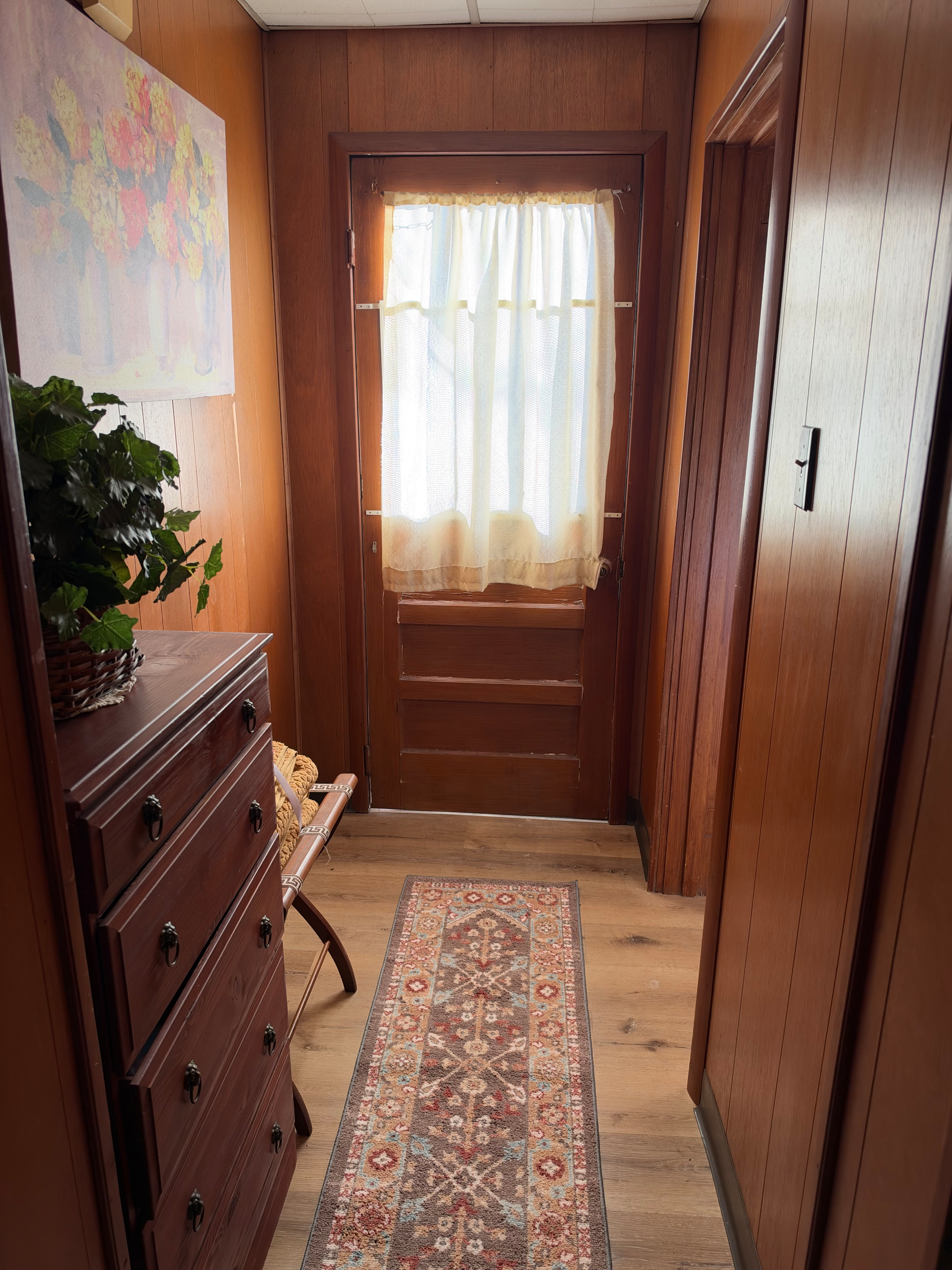 Vintage decorated 1 Bedroom apartment with all utilities and WiFi- Quiet street - Photo 12