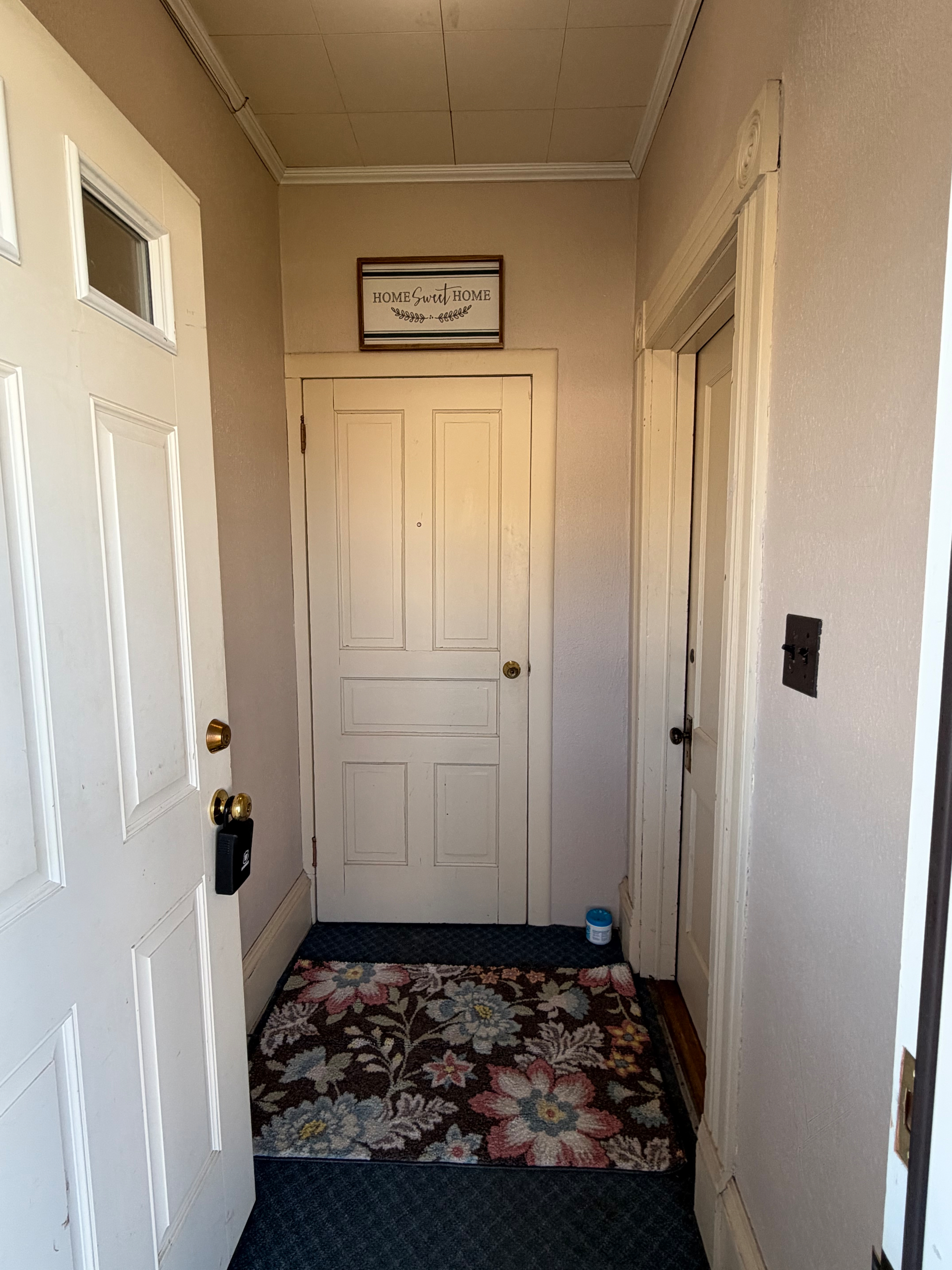 Vintage decorated 1 Bedroom apartment with all utilities and WiFi- Quiet street - Photo 3