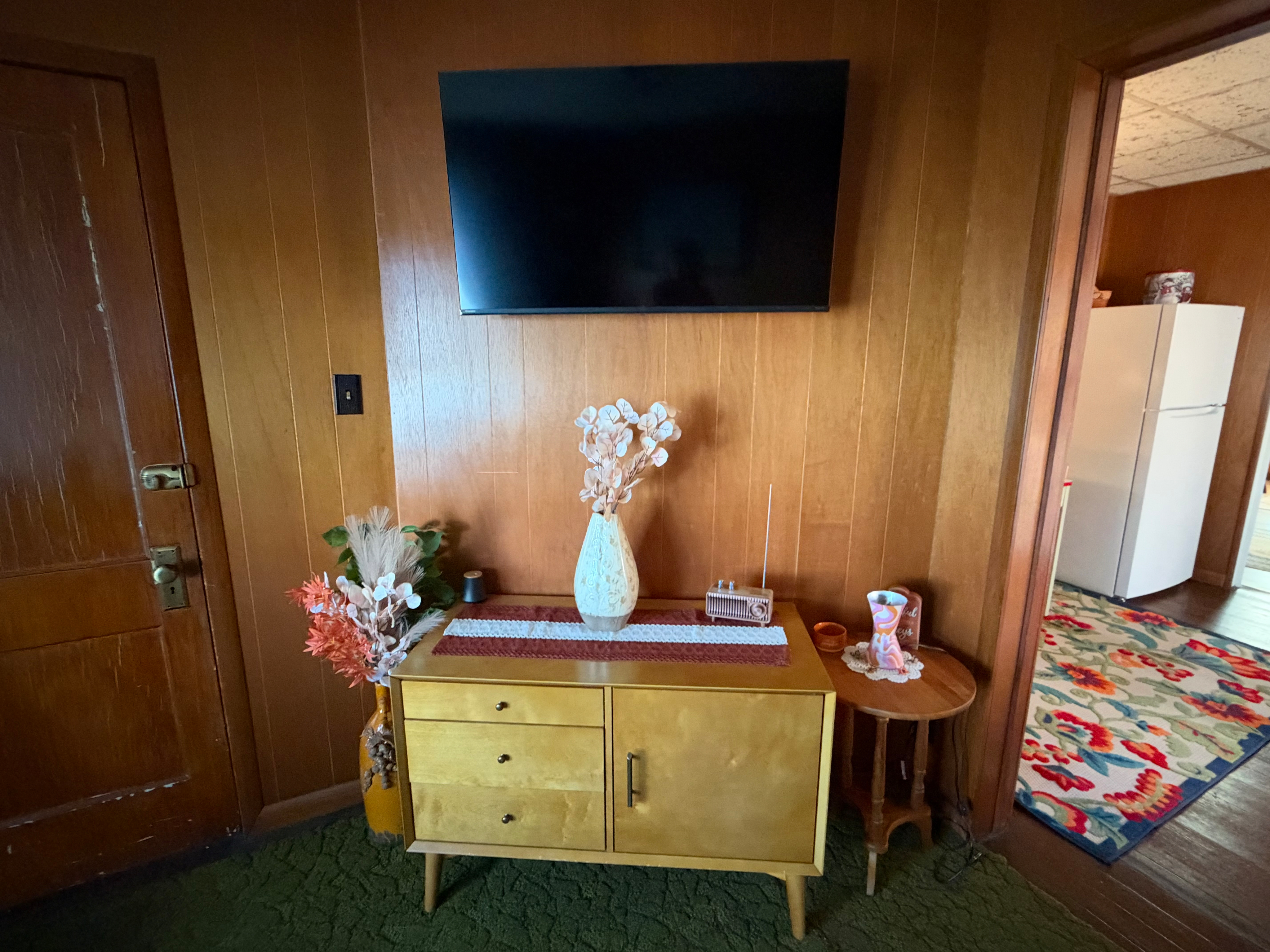 Vintage decorated 1 Bedroom apartment with all utilities and WiFi- Quiet street - Photo 4