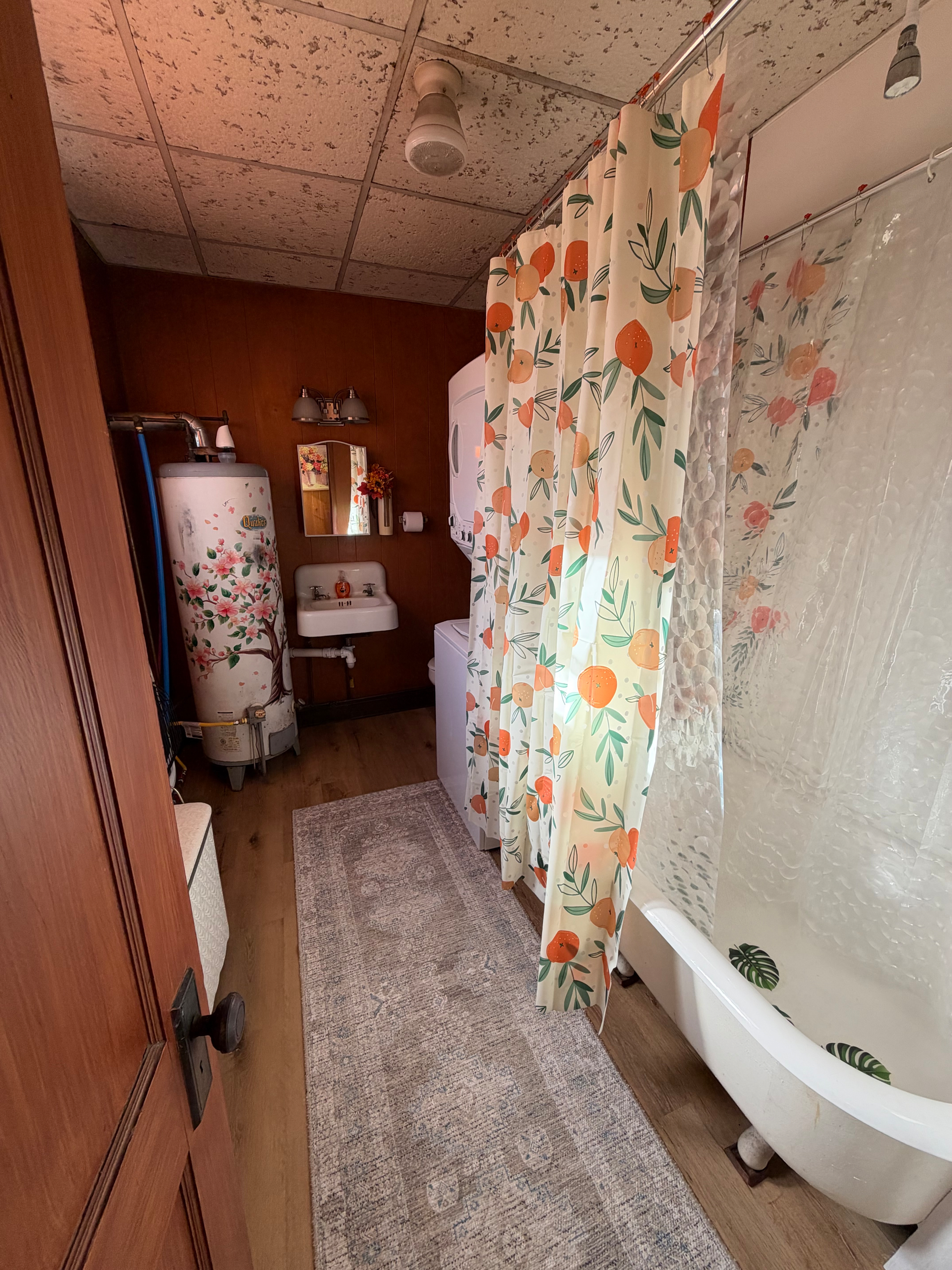 Vintage decorated 1 Bedroom apartment with all utilities and WiFi- Quiet street - Photo 10