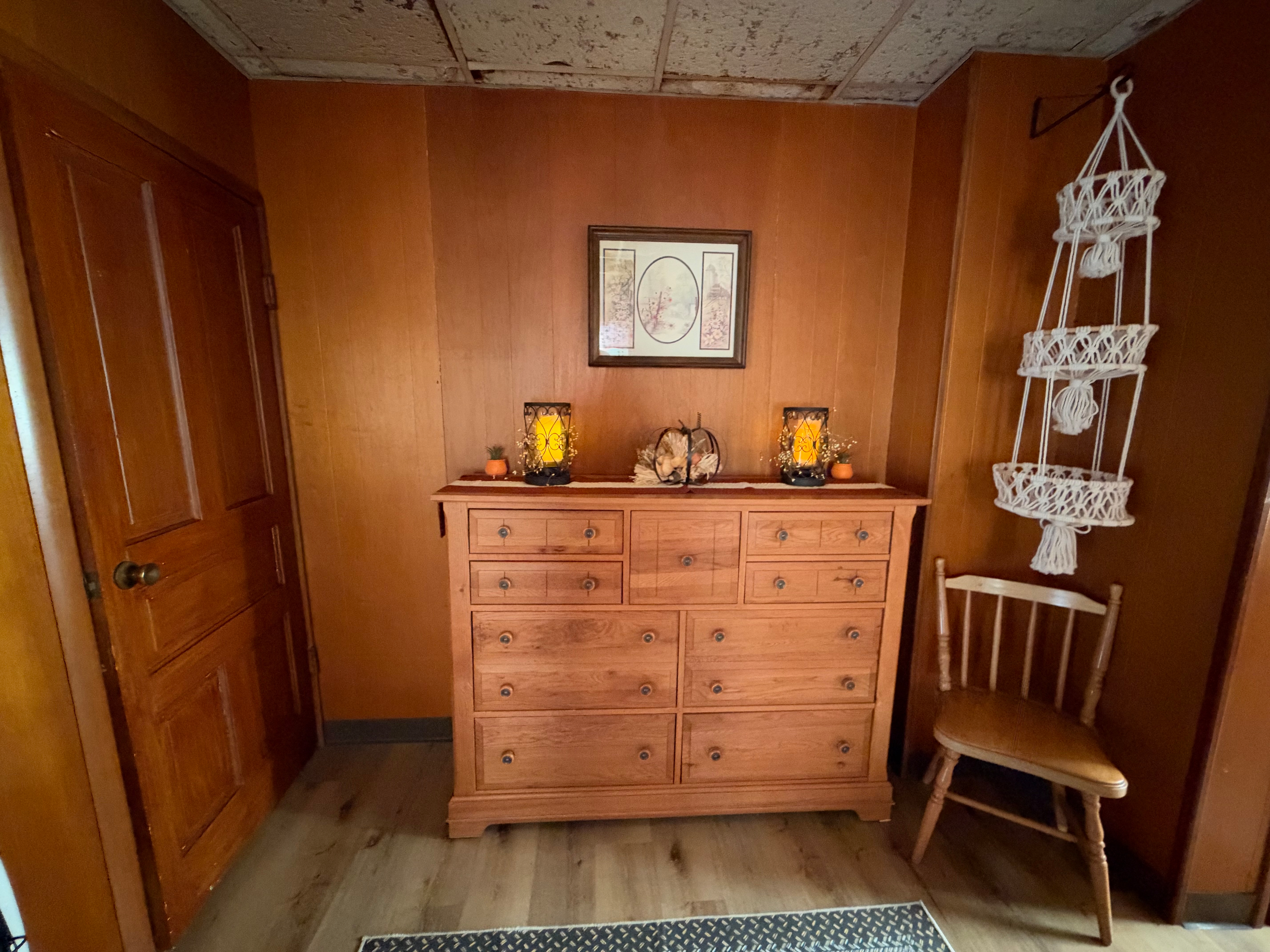 Vintage decorated 1 Bedroom apartment with all utilities and WiFi- Quiet street - Photo 9
