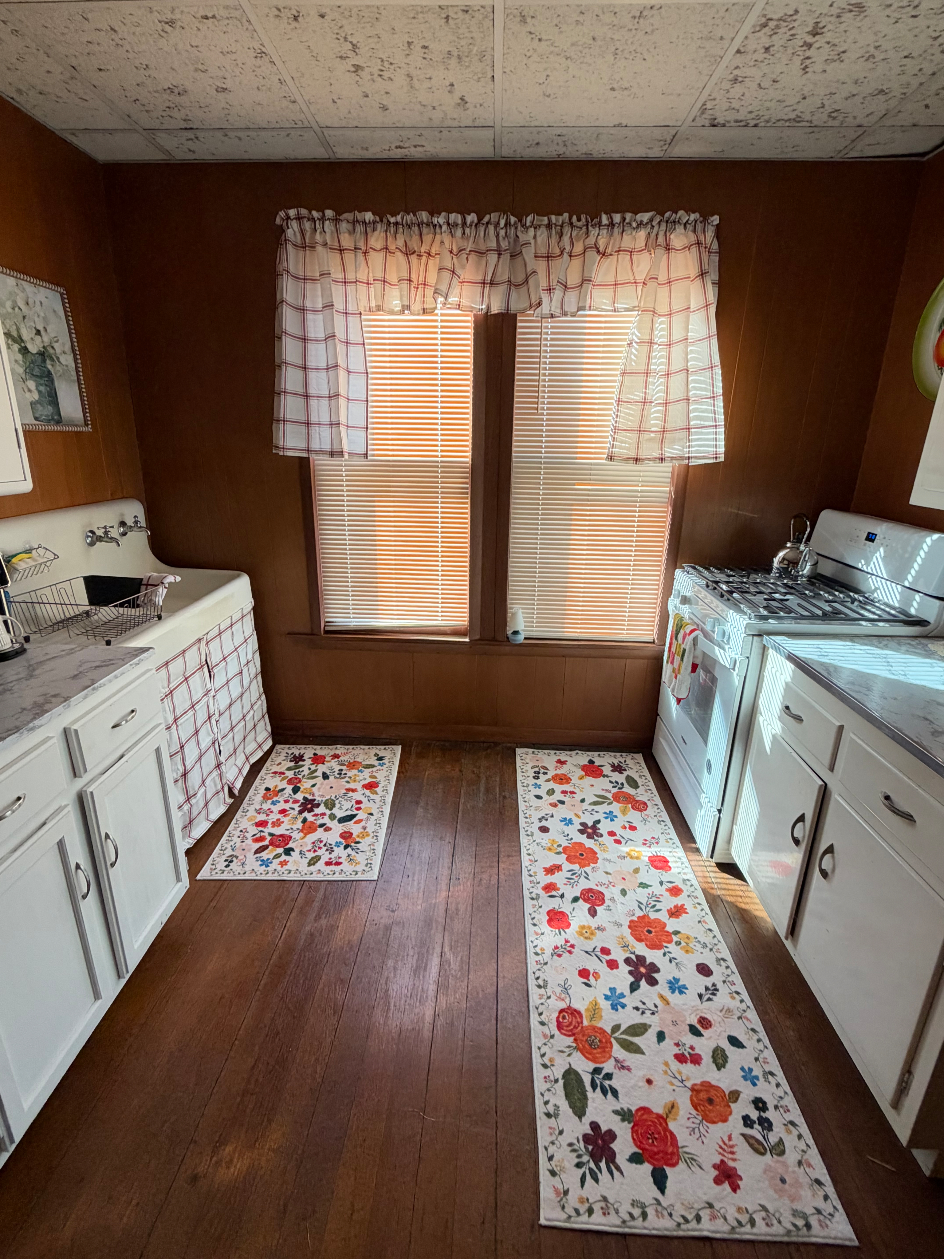 Vintage decorated 1 Bedroom apartment with all utilities and WiFi- Quiet street - Photo 6