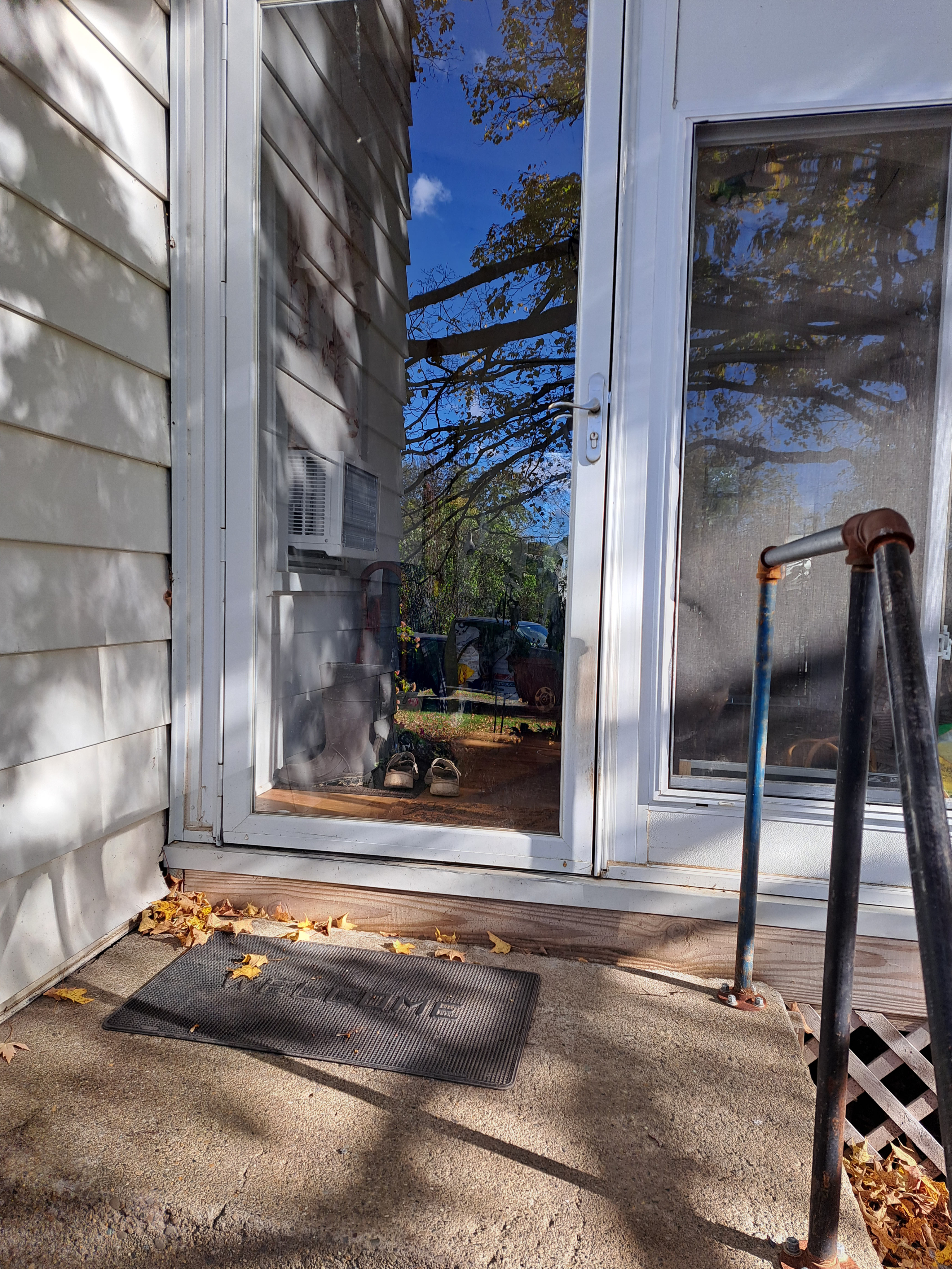 Older country home - Photo 8