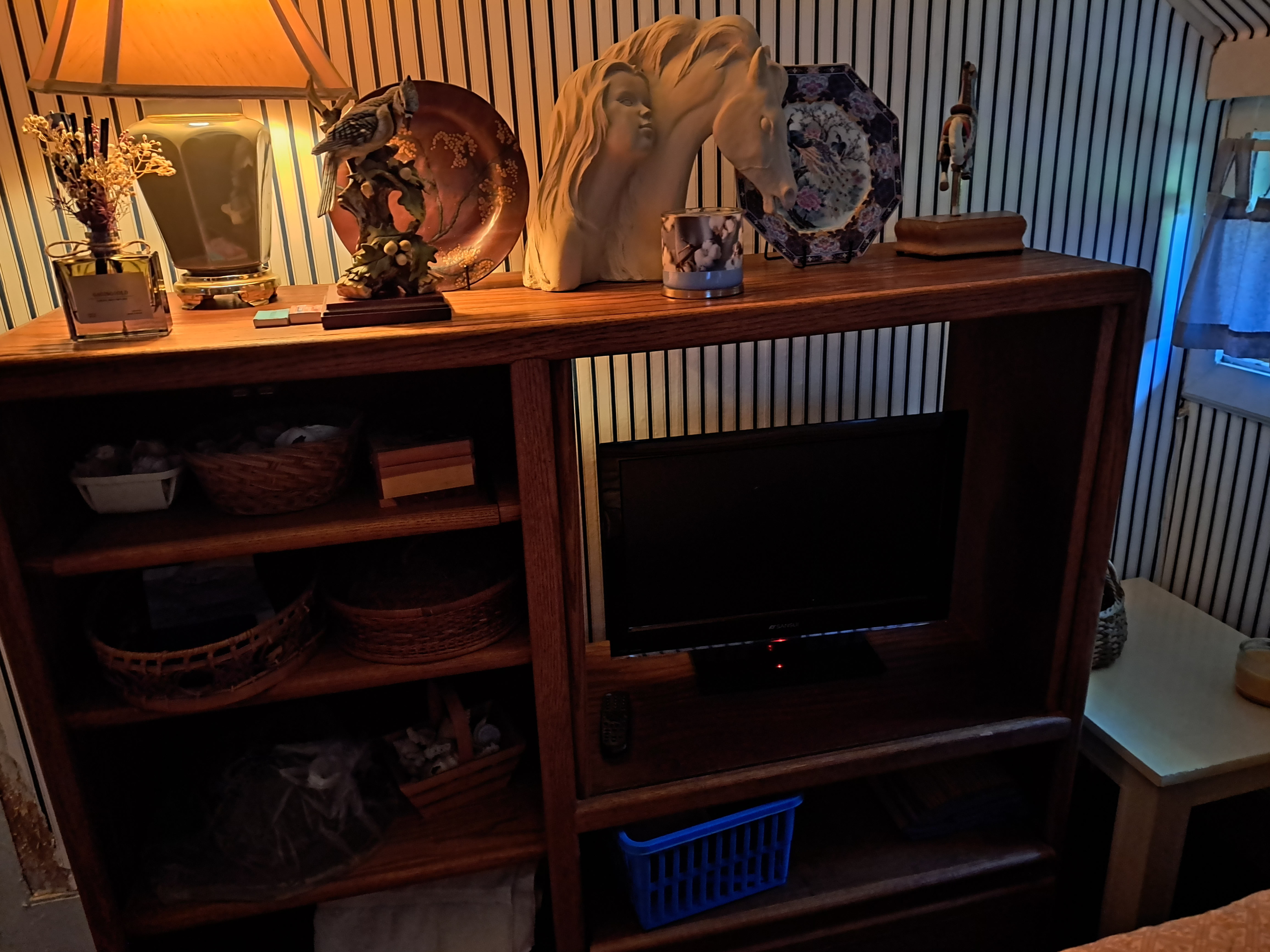 Older country home - Photo 2