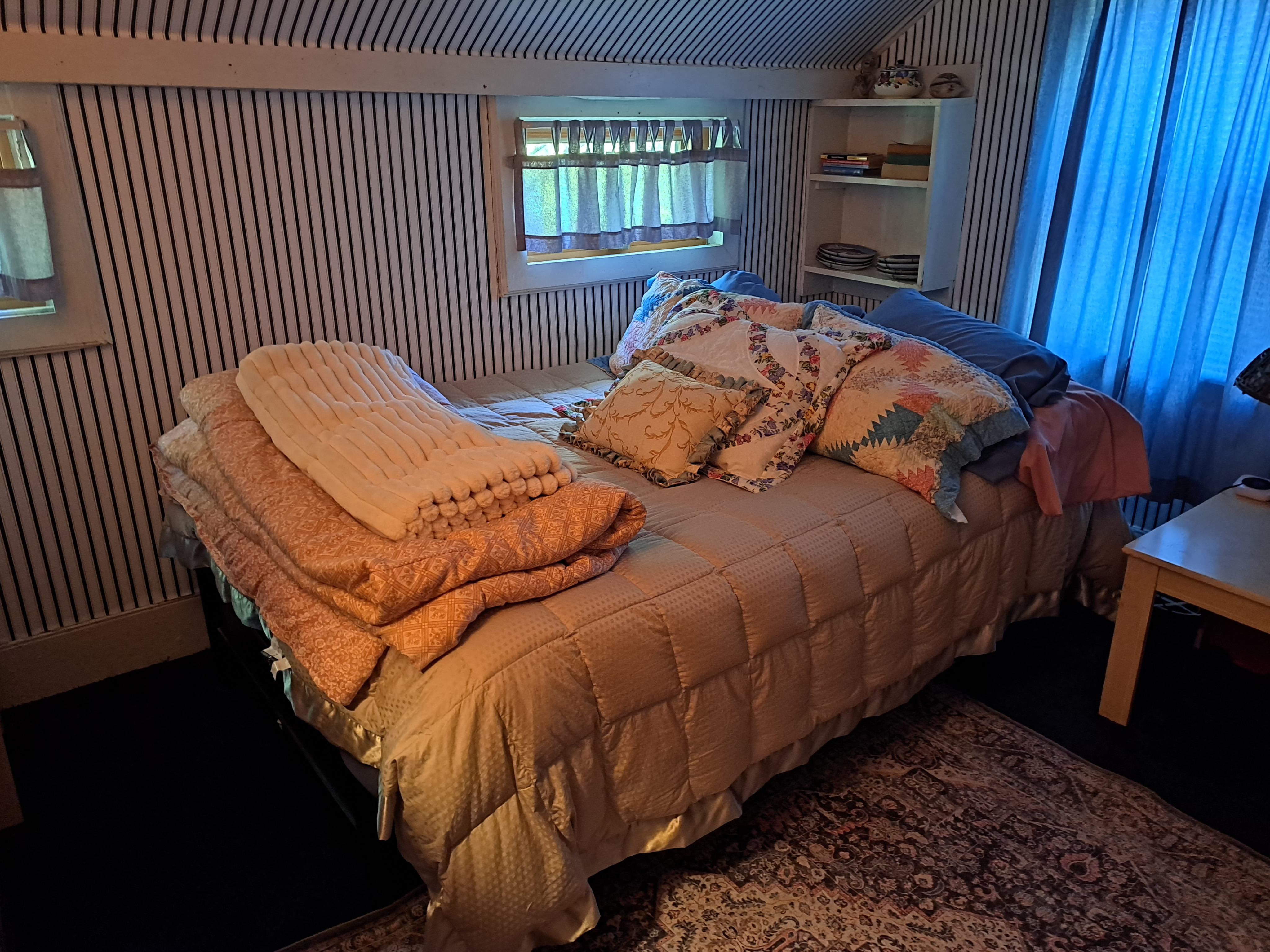 Older country home - Photo 1